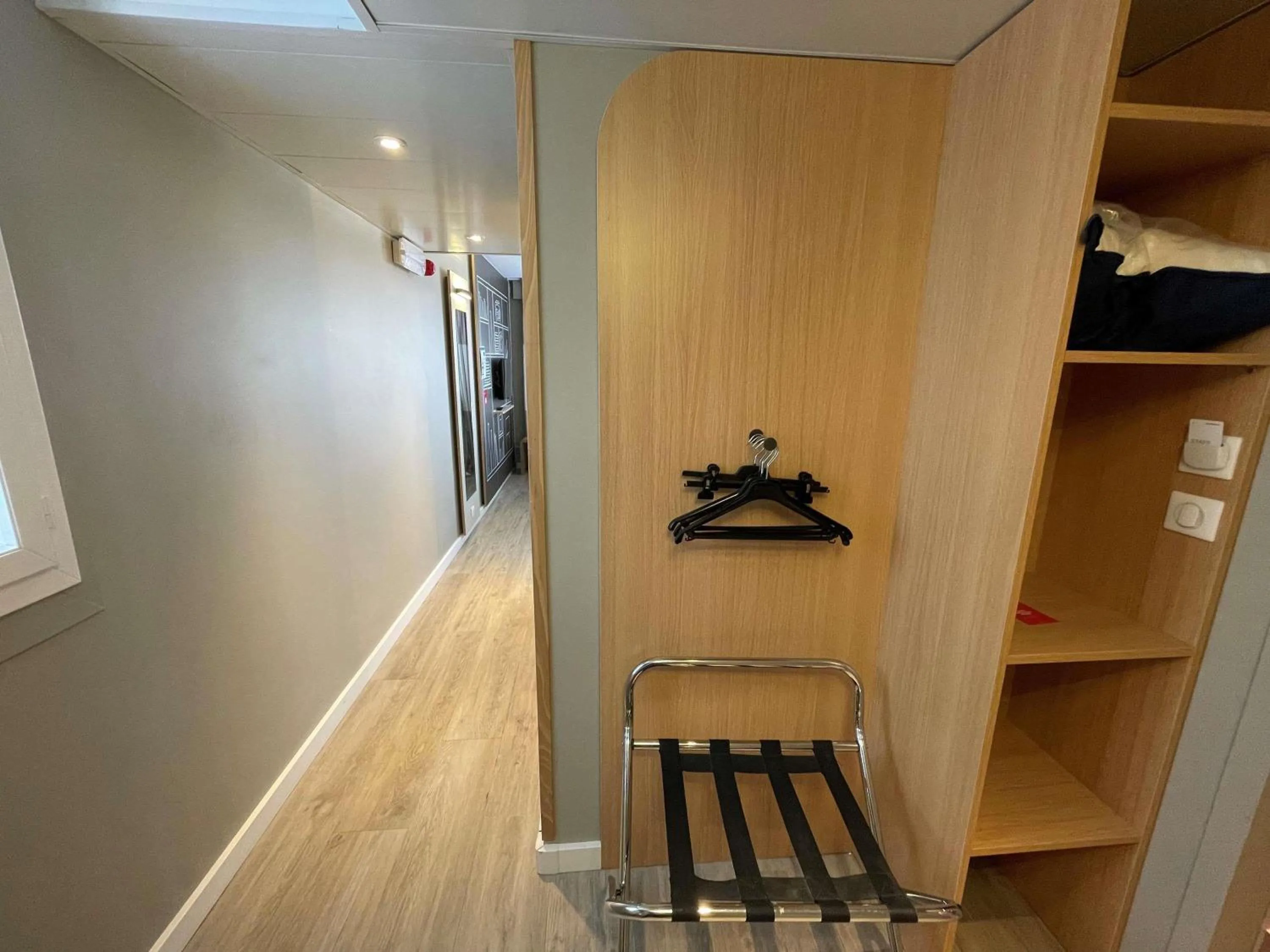 Bedroom in ibis Dijon Gare