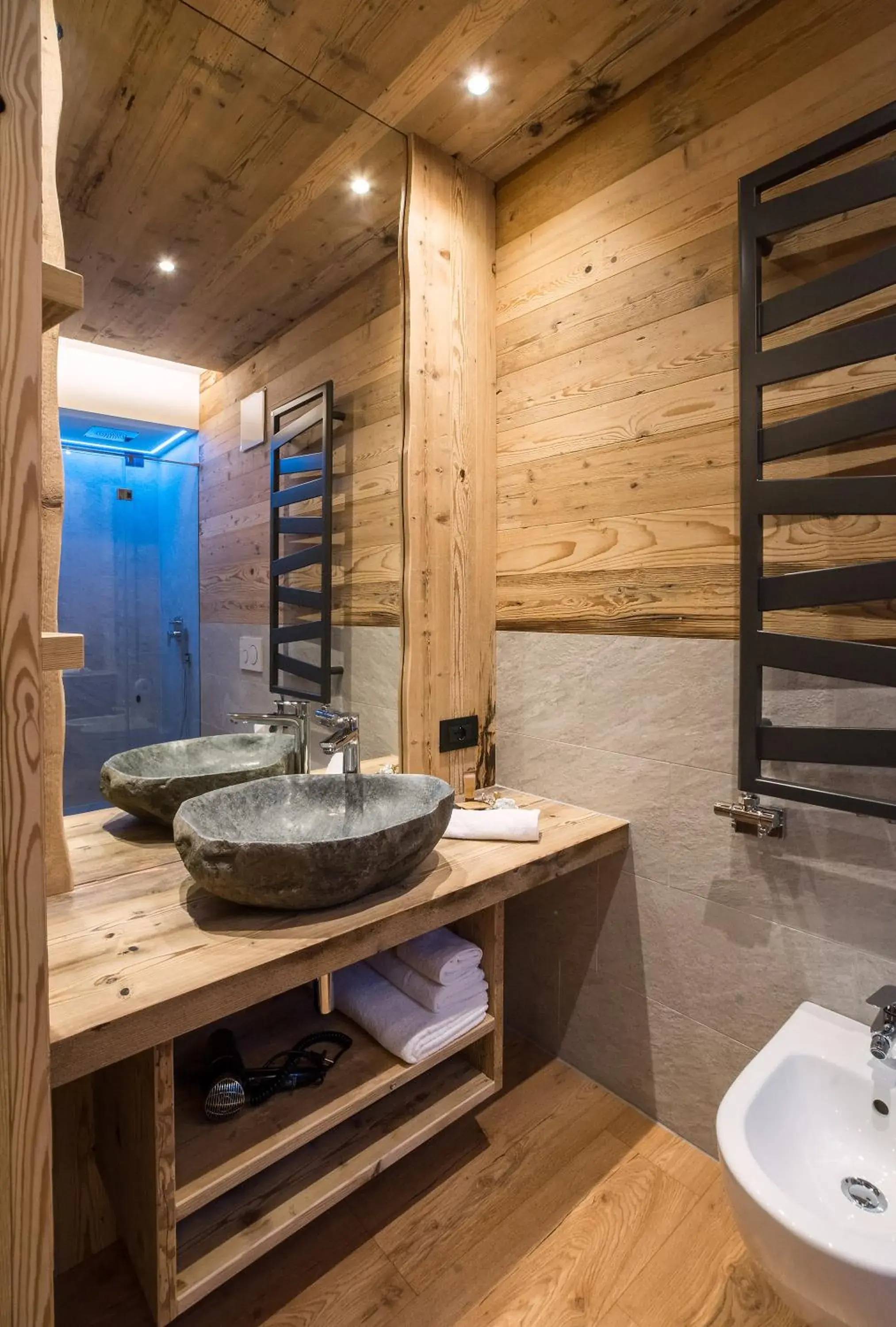 AGRITURISMO La Giasena AGRITURISMO La Giasena