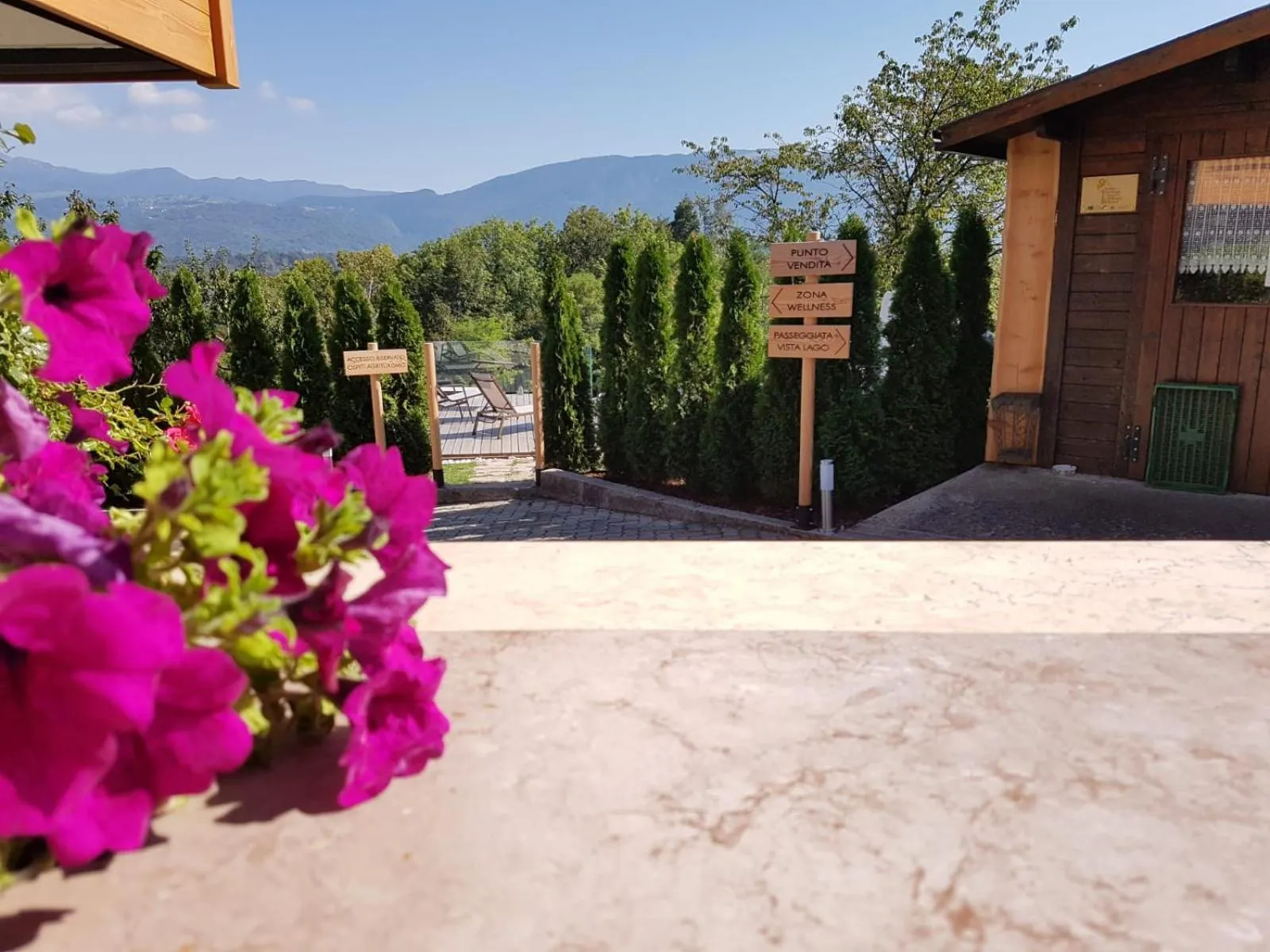 Garden view in AGRITURISMO La Giasena