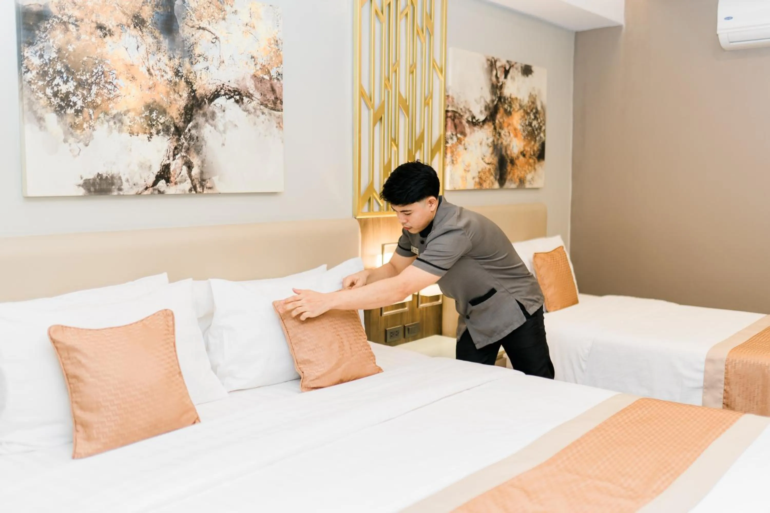 Staff, Bed in Zuri Hotel