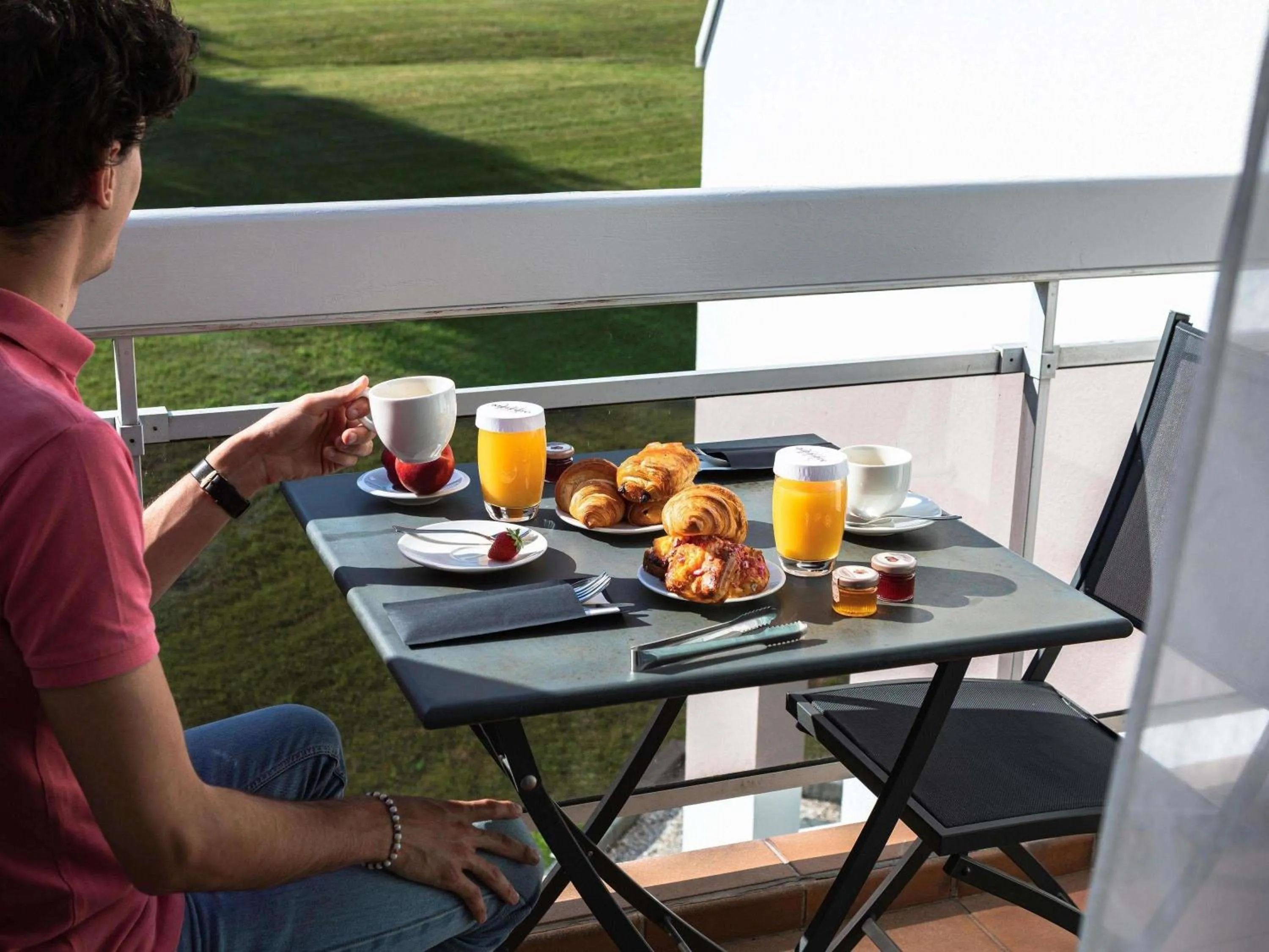 Bedroom in Mercure Aix-les-Bains Domaine de Marlioz Hôtel & Spa