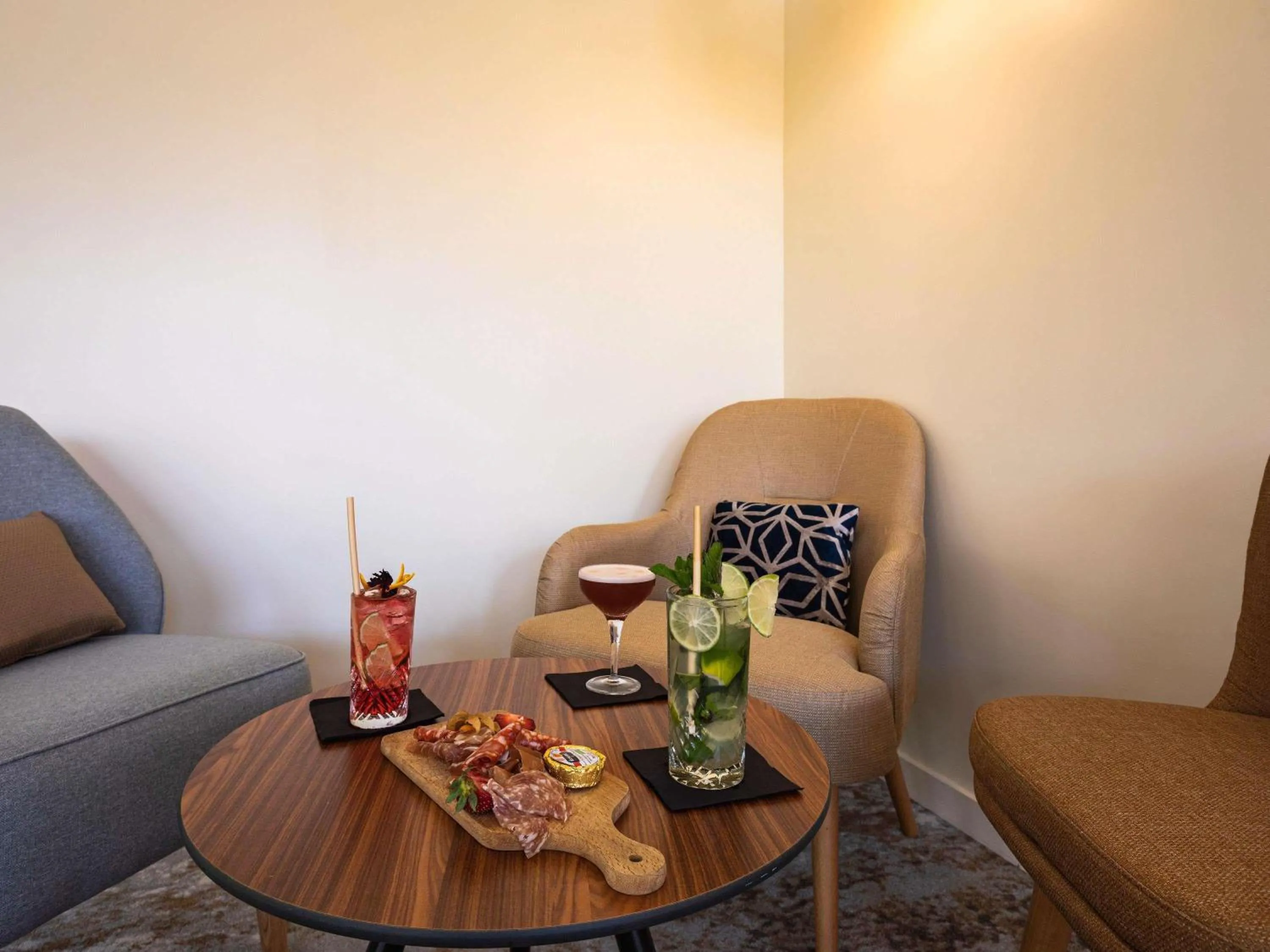 Lounge or bar in Mercure Aix-les-Bains Domaine de Marlioz Hôtel & Spa