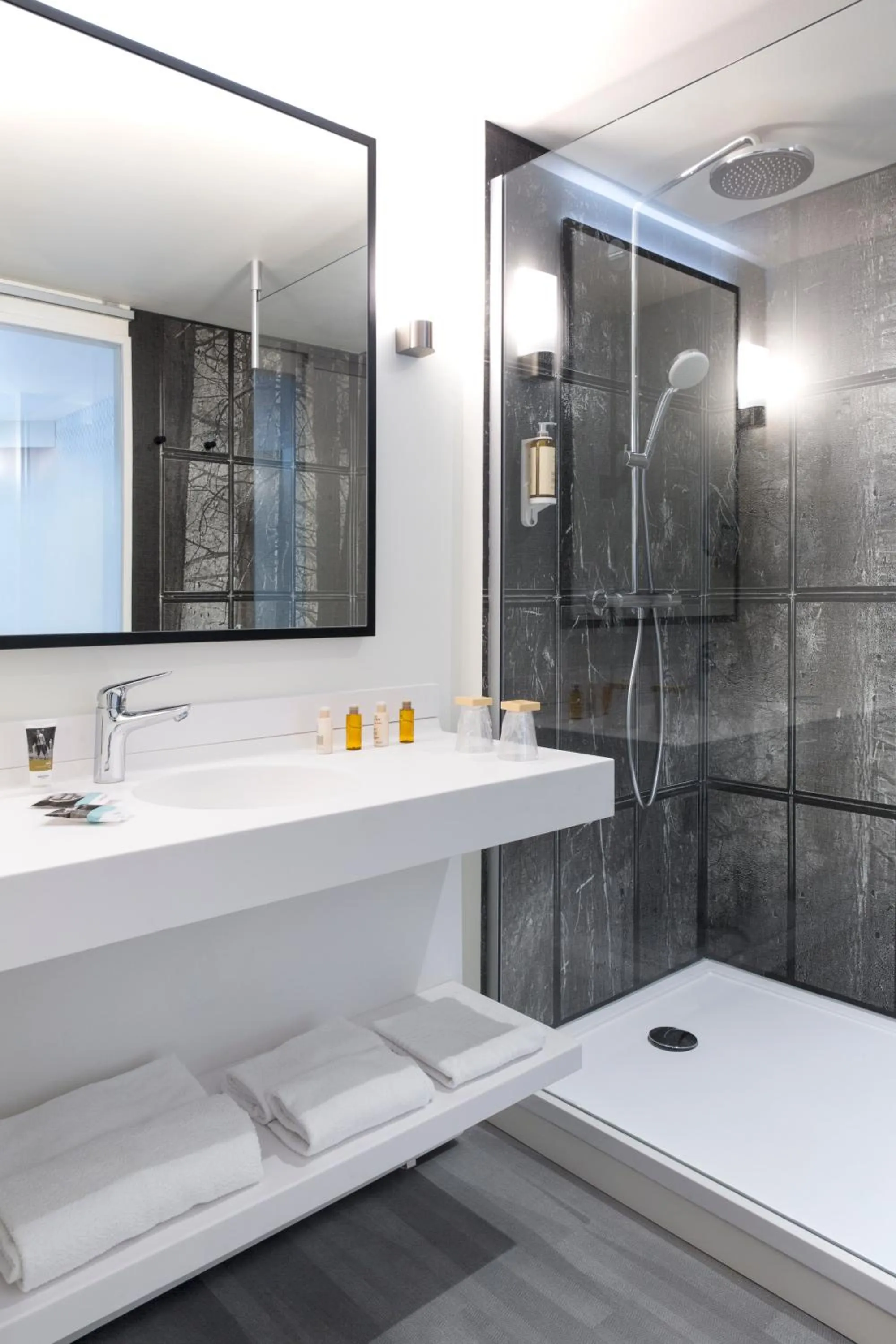 Shower in Mercure Aix-les-Bains Domaine de Marlioz Hôtel & Spa