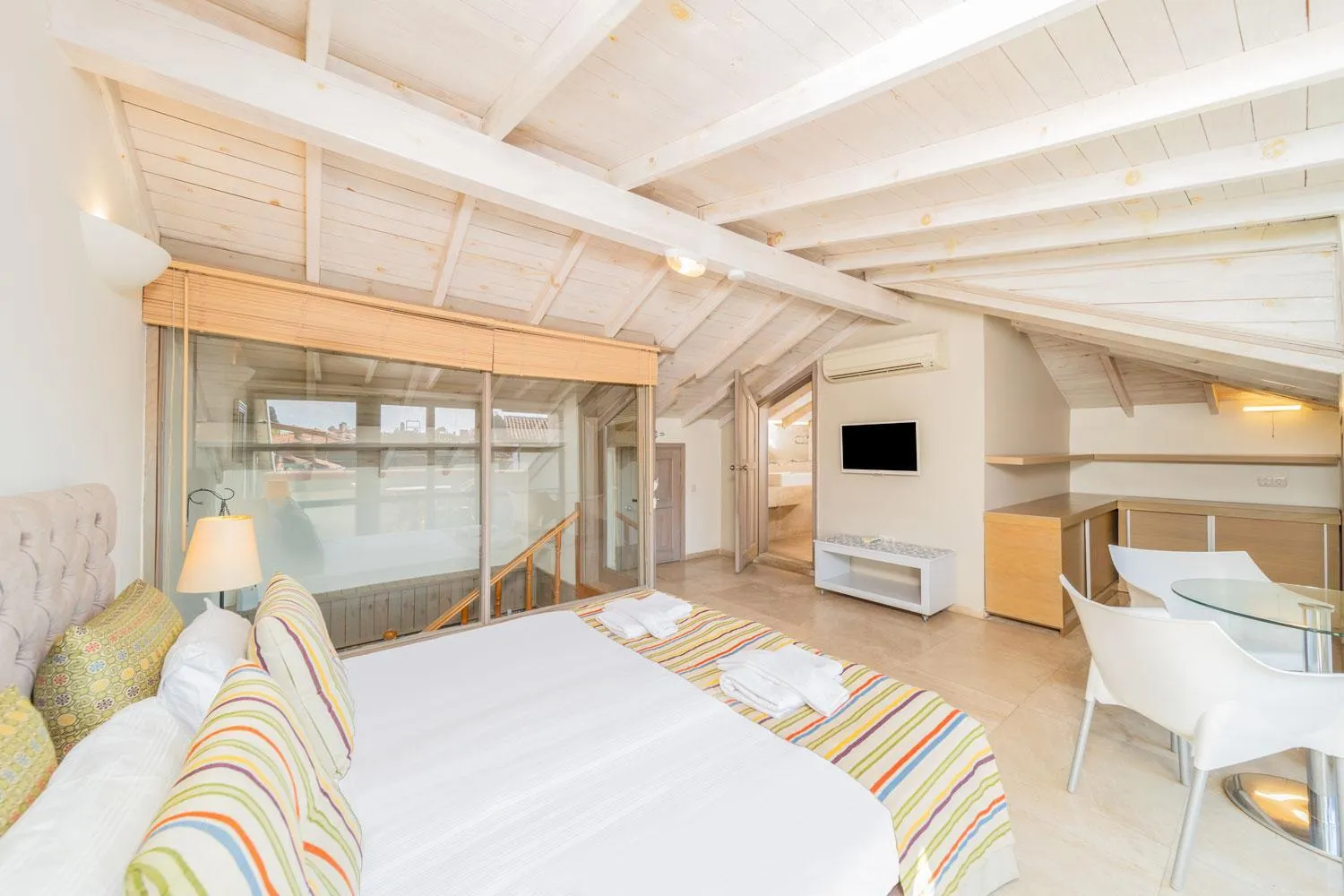 Communal lounge/ TV room, Bed in Alp Pasa Fiore Garden Suites - Special Class