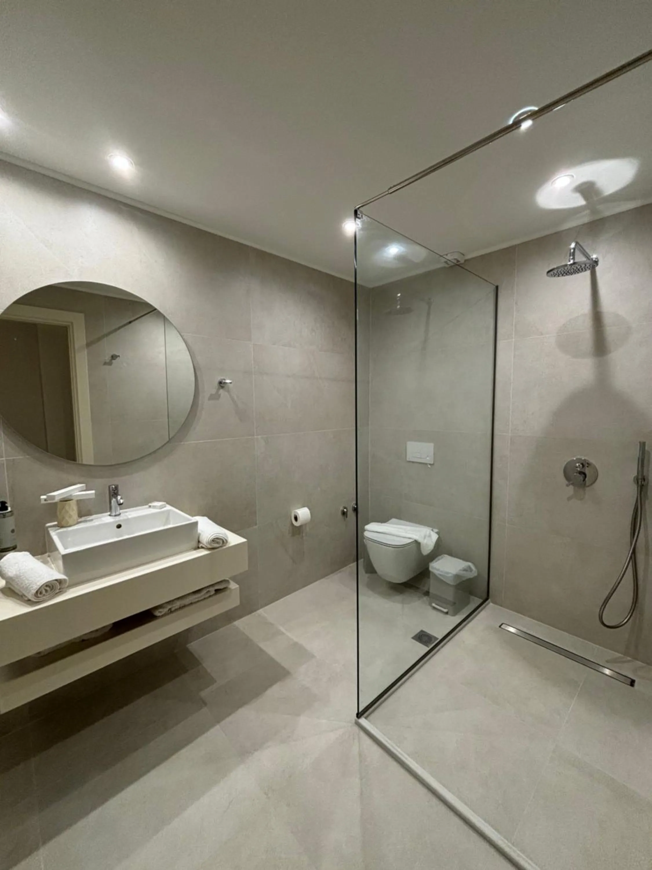 Shower in MIKE'S STUDIOS
