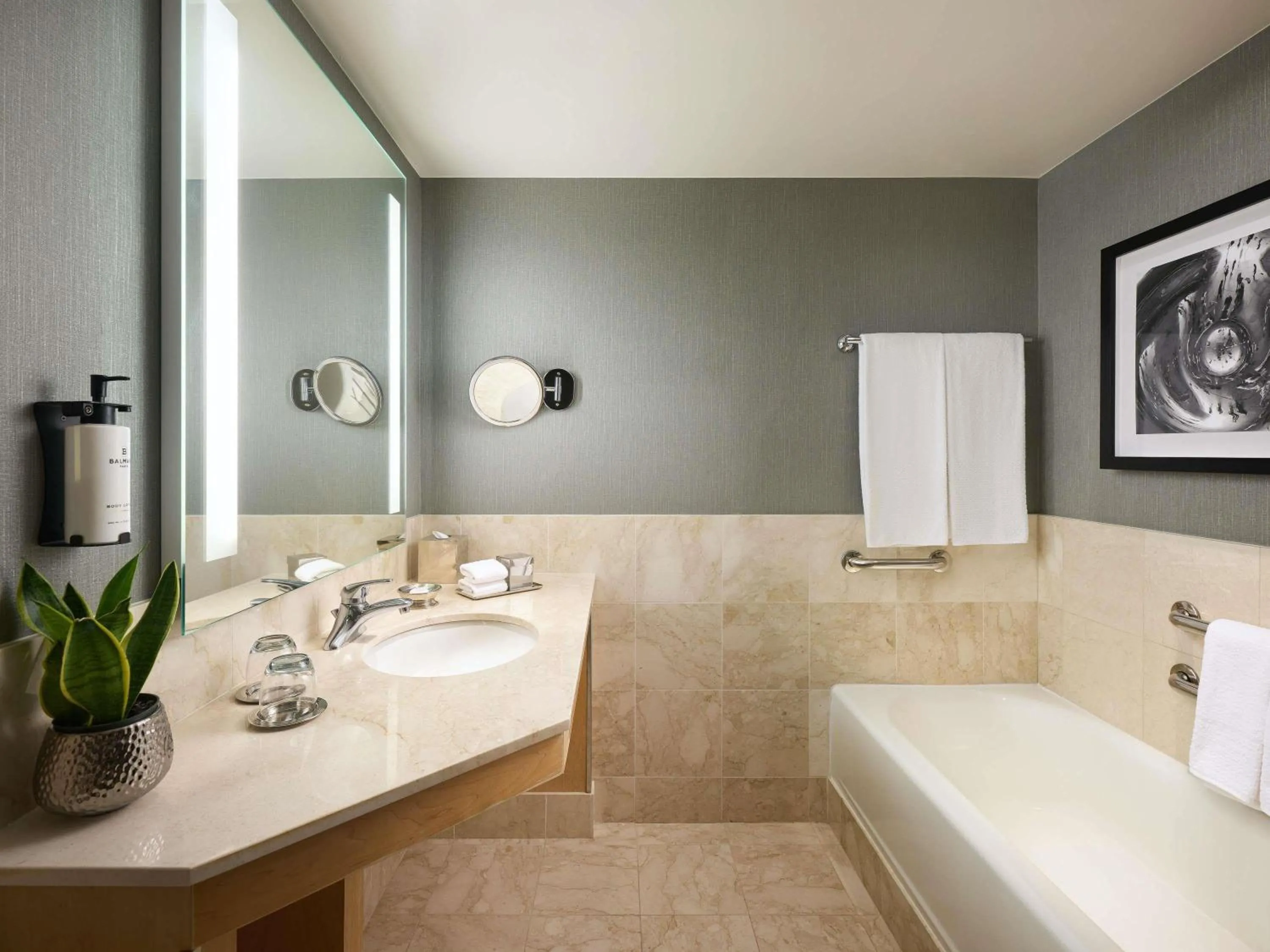 Bedroom in Sofitel Chicago Magnificent Mile