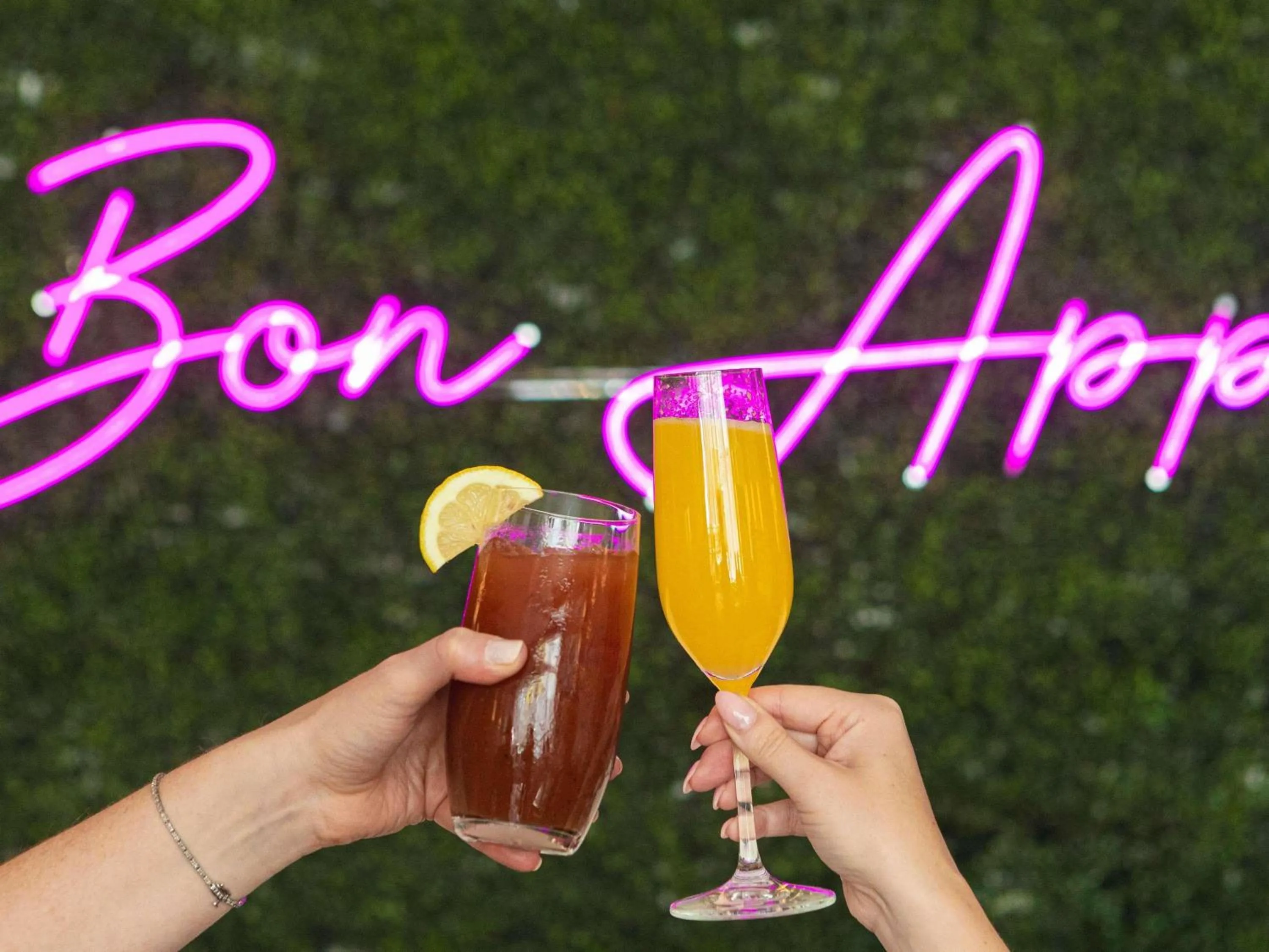 Restaurant/places to eat in Sofitel Chicago Magnificent Mile