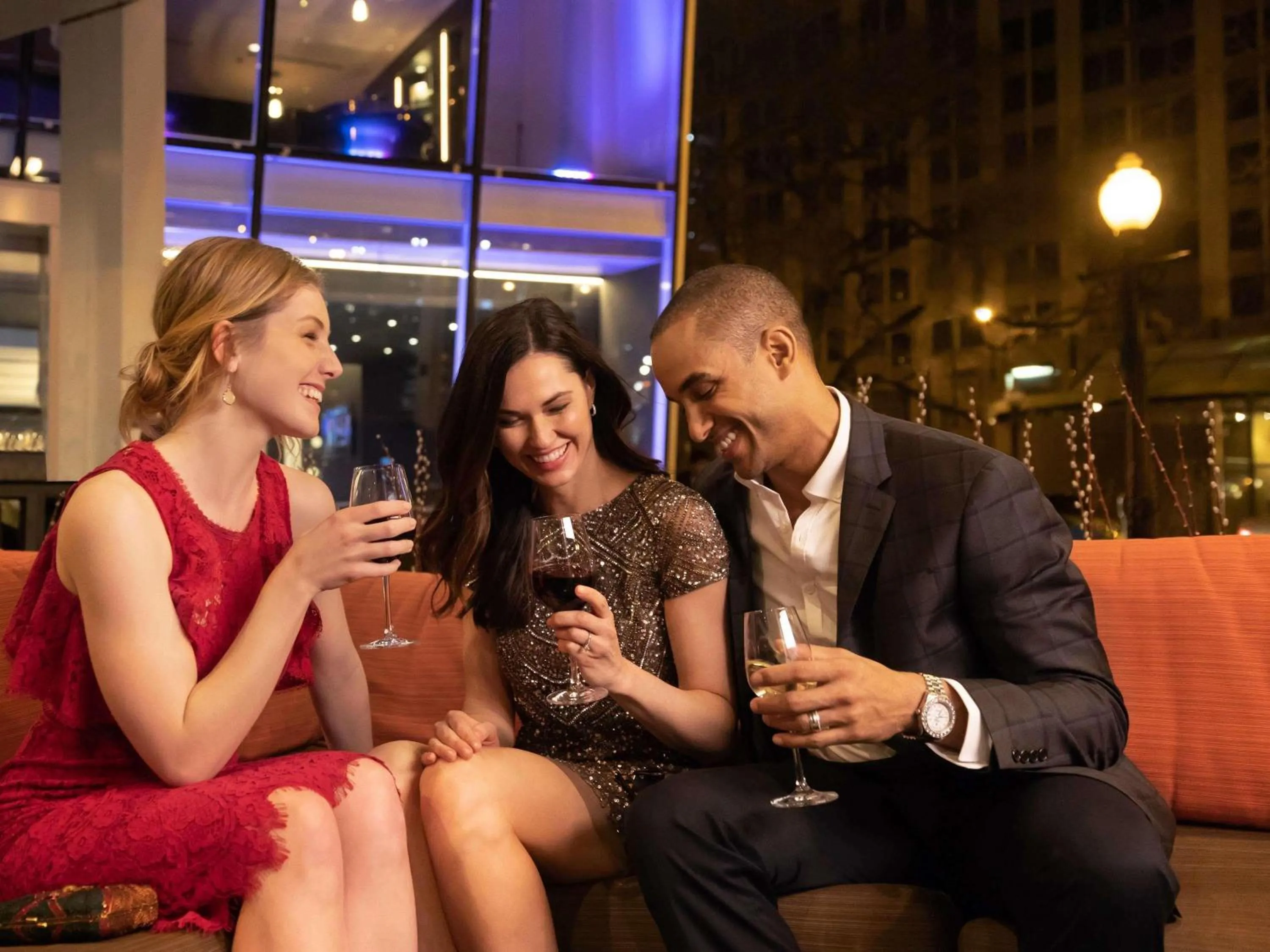 Lounge or bar in Sofitel Chicago Magnificent Mile