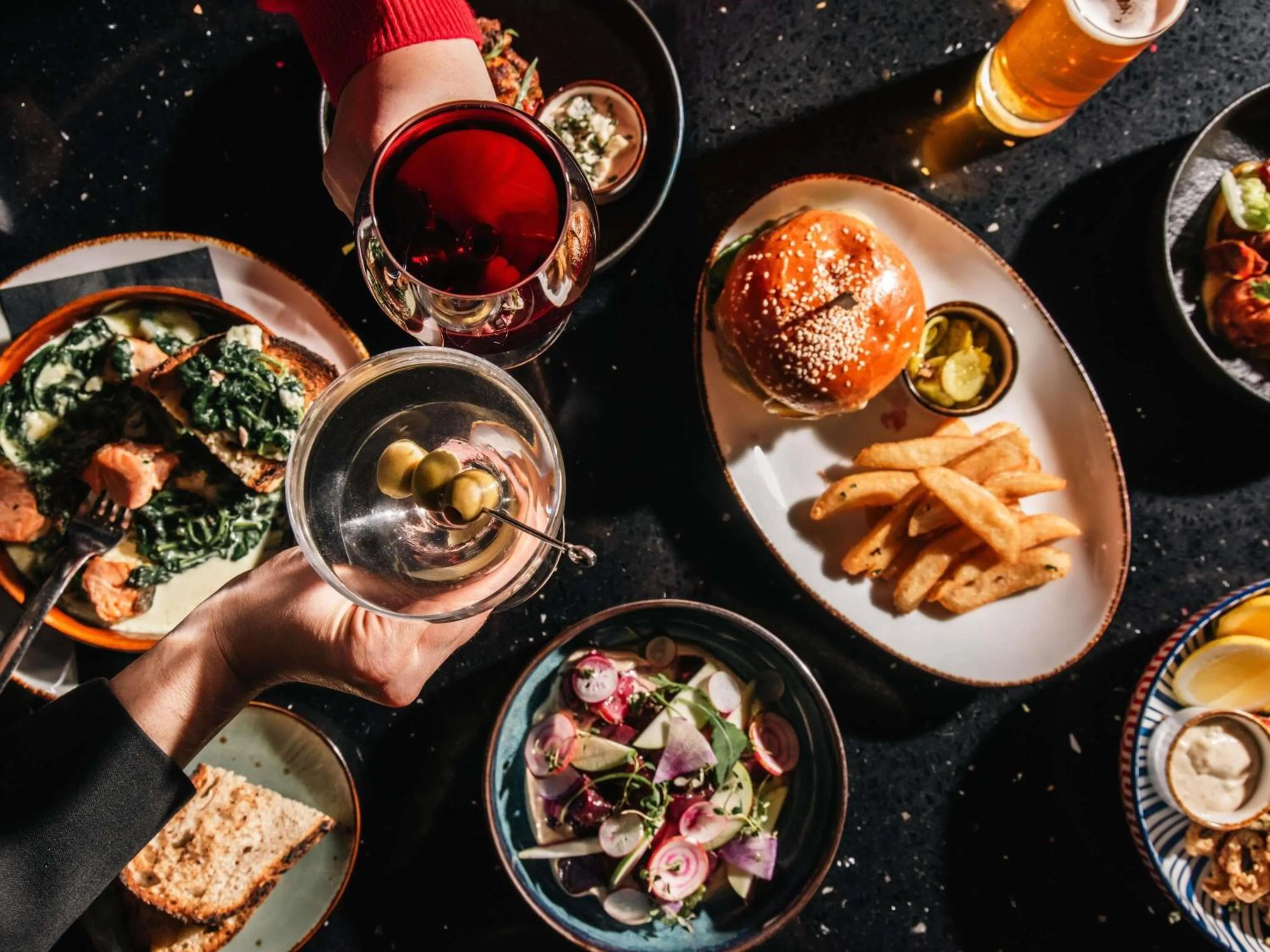 Lounge or bar in Sofitel Chicago Magnificent Mile