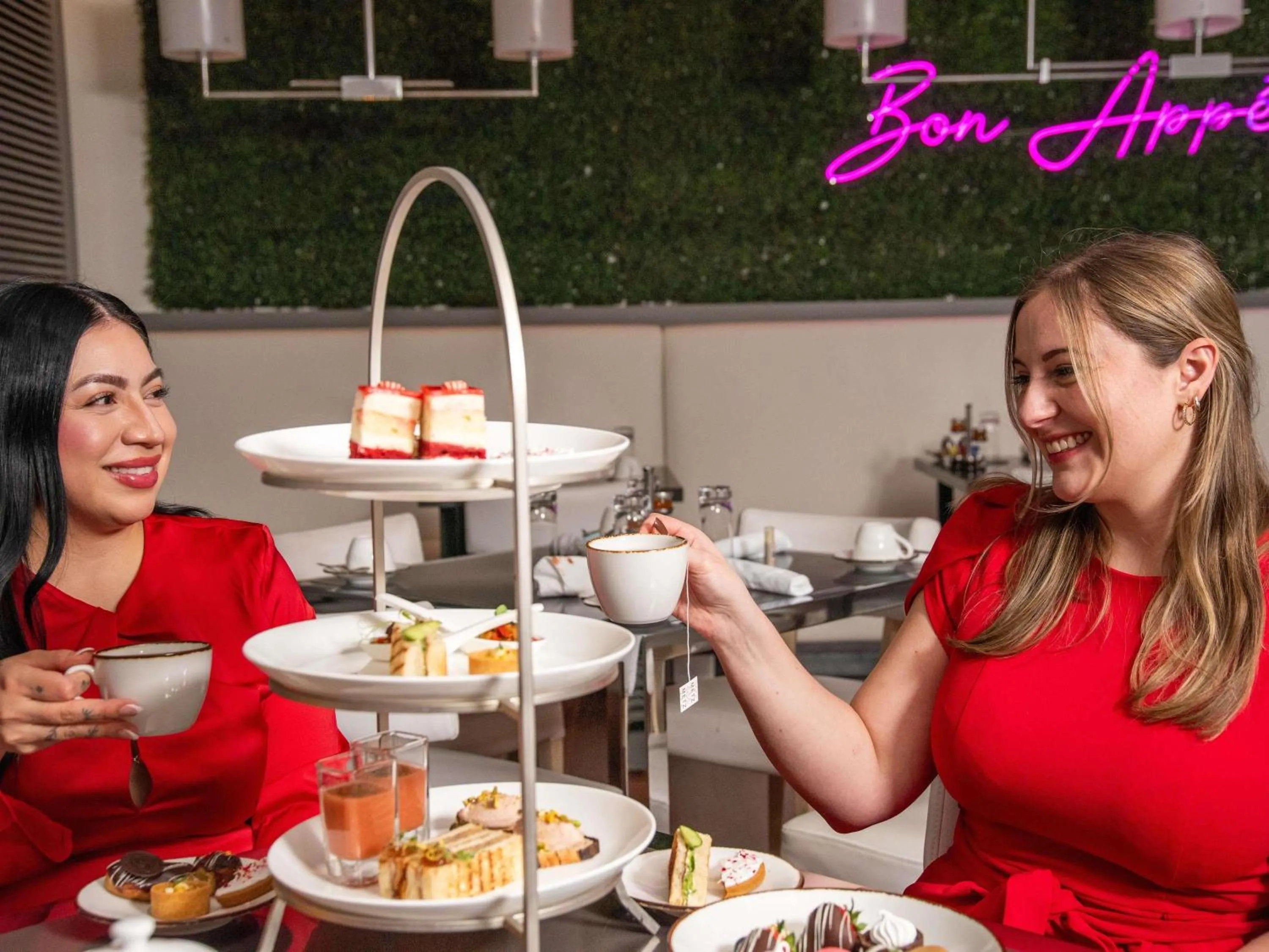 Restaurant/places to eat in Sofitel Chicago Magnificent Mile