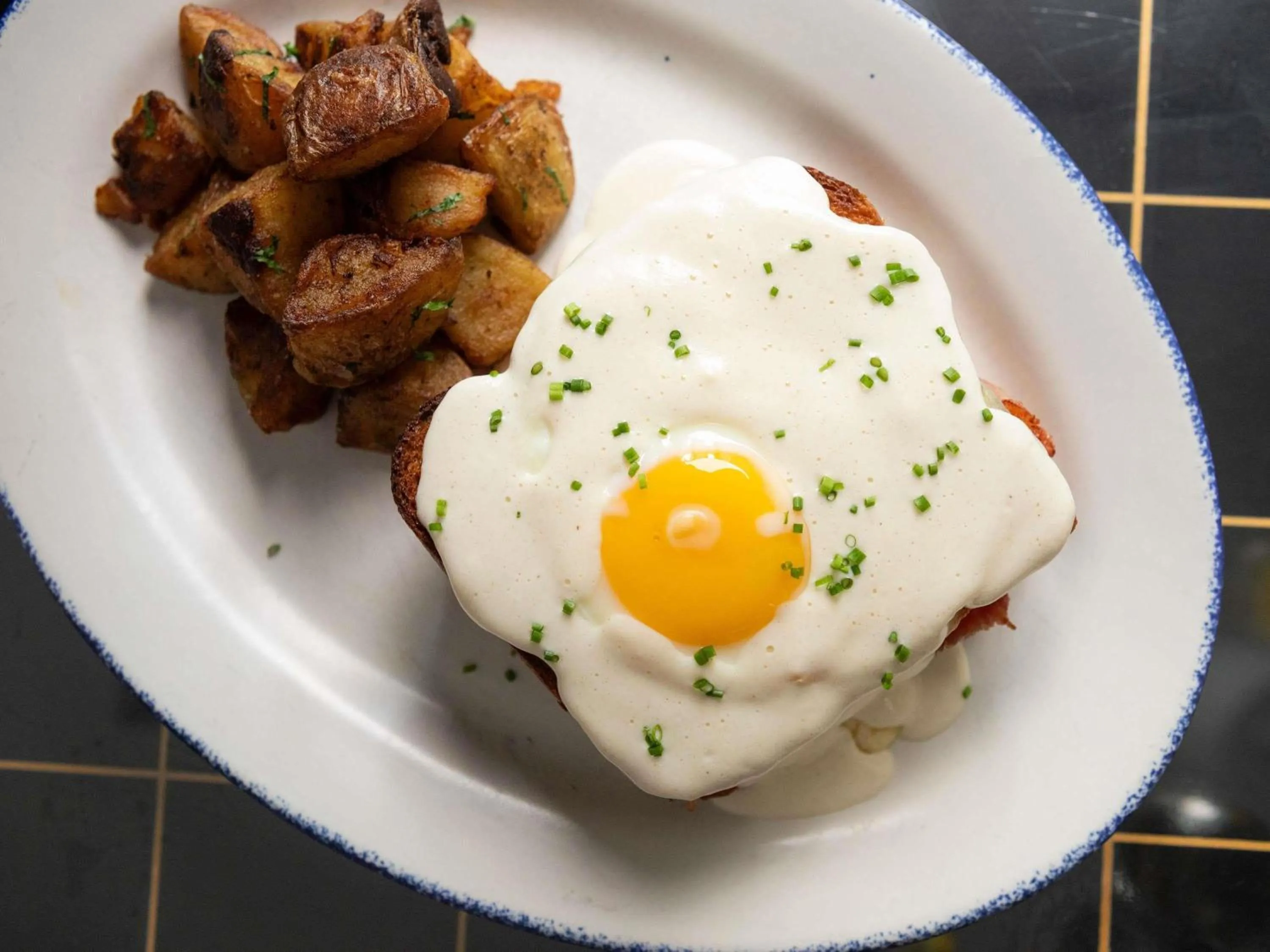 Restaurant/places to eat in Sofitel Chicago Magnificent Mile