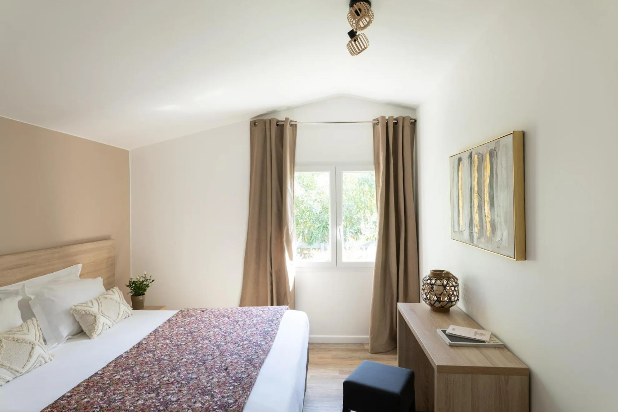 Photo of the whole room, Bed in Golfe Hôtel & Spa Porto-Vecchio