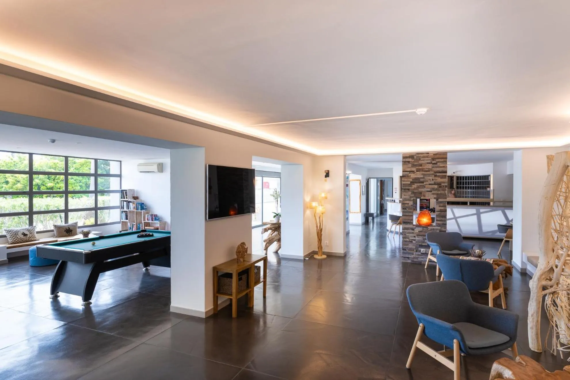 Communal lounge/ TV room in Golfe Hôtel & Spa Porto-Vecchio