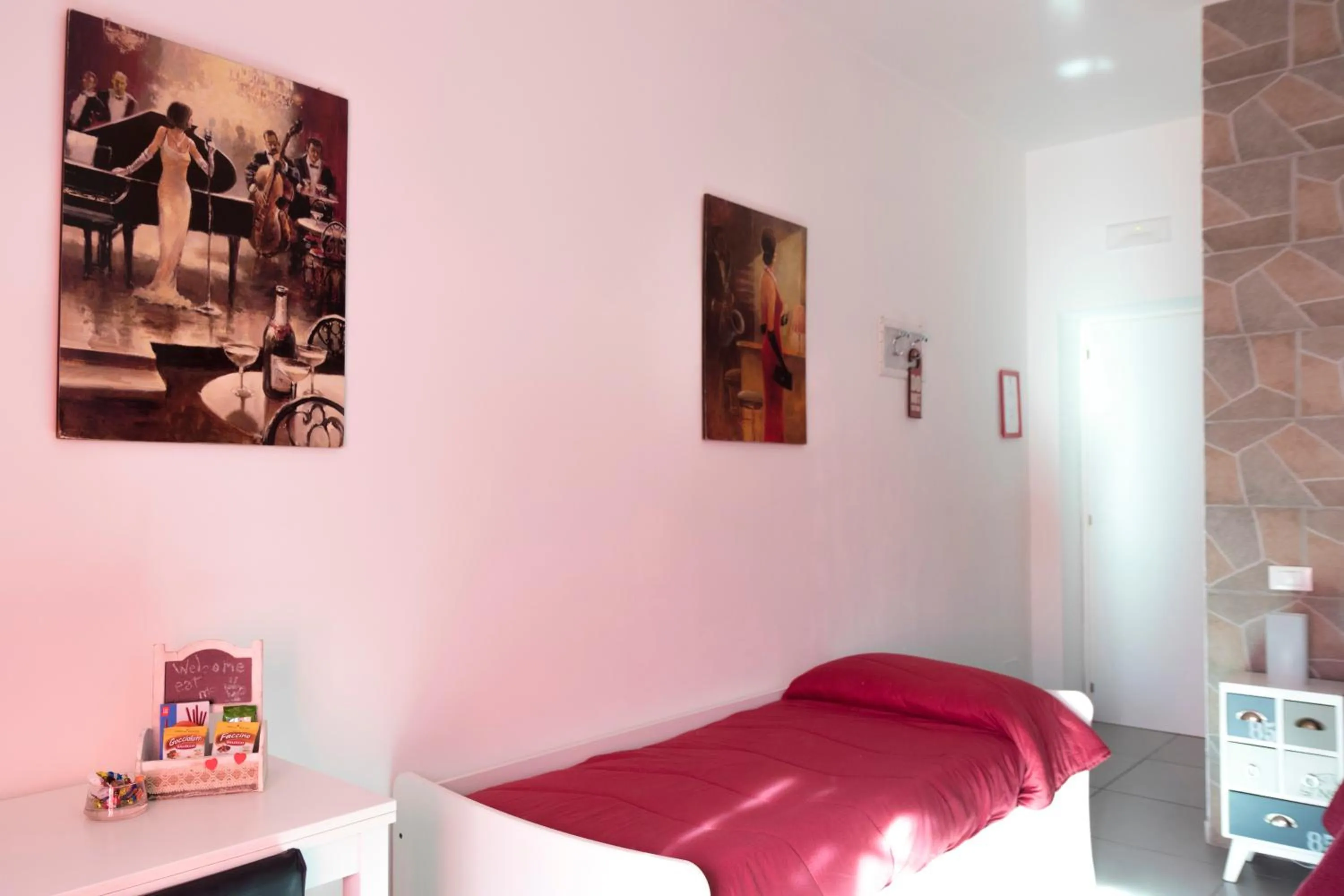 Bed in Megaride Santa Lucia