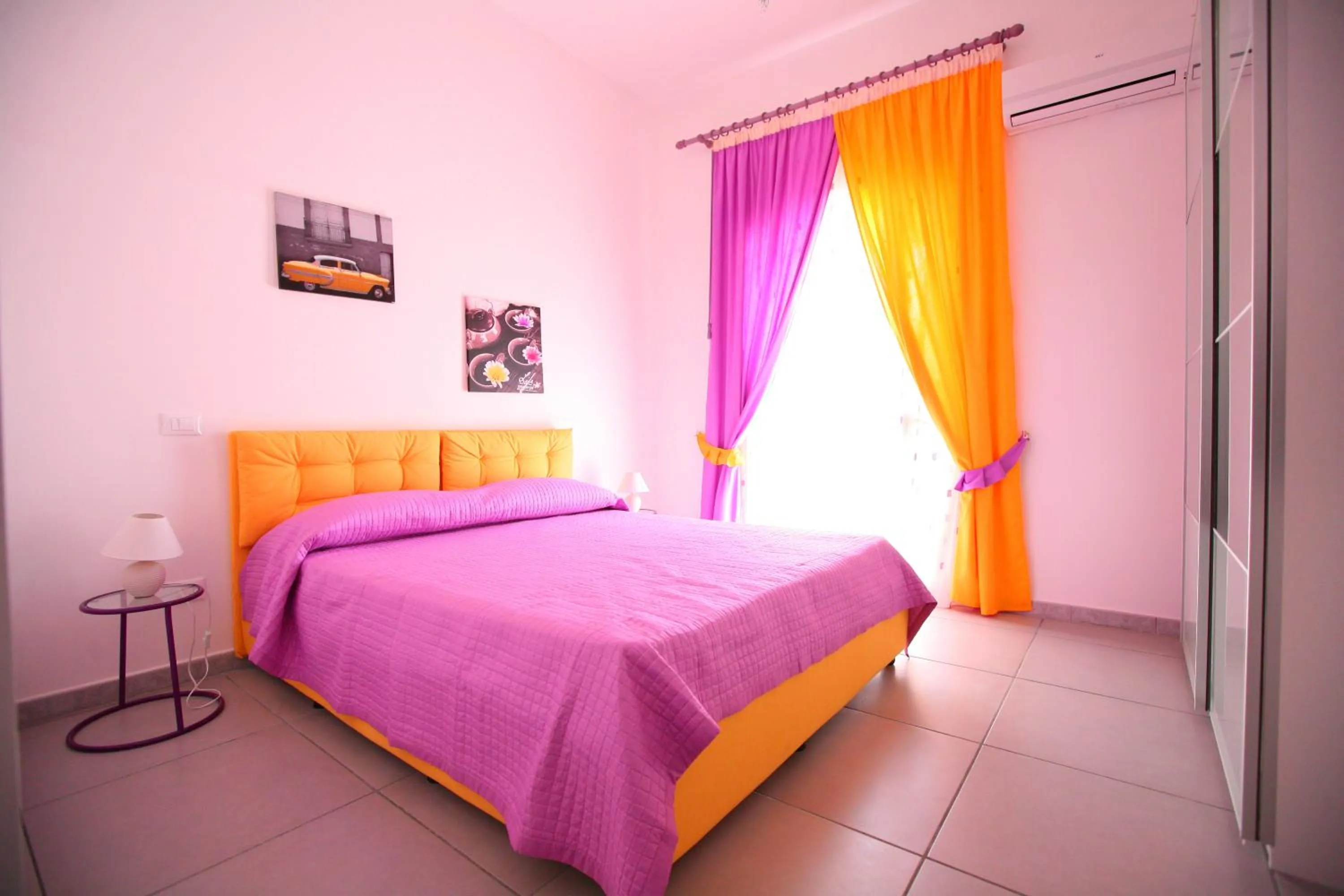 Photo of the whole room, Bed in Megaride Santa Lucia