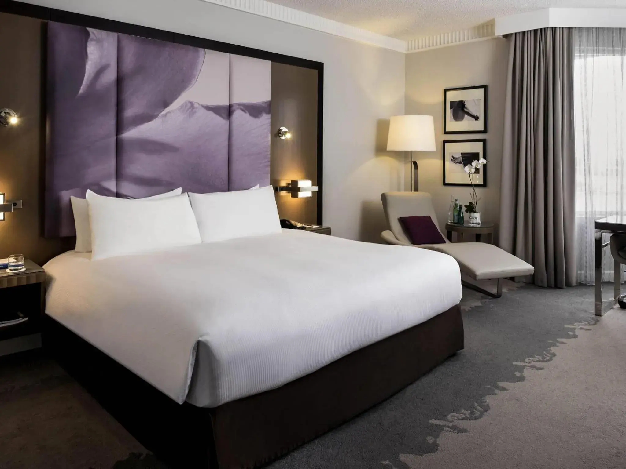 Luxury King Room with Lagoon View in Pullman Miami Airport Luxury King Room with Lagoon View in Pullman Miami Airport