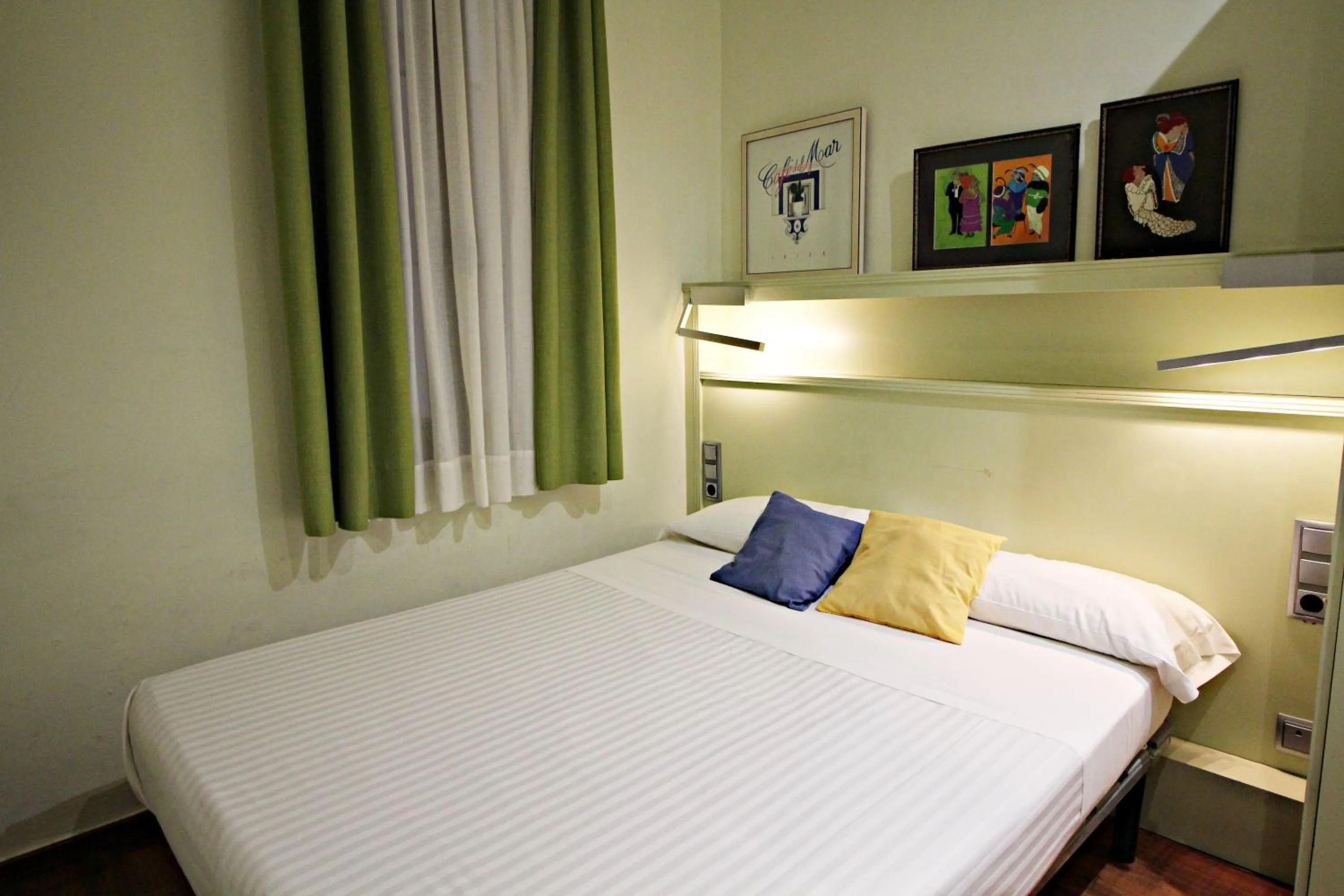 Bed in Hotel Annex - Rey Don Jaime I