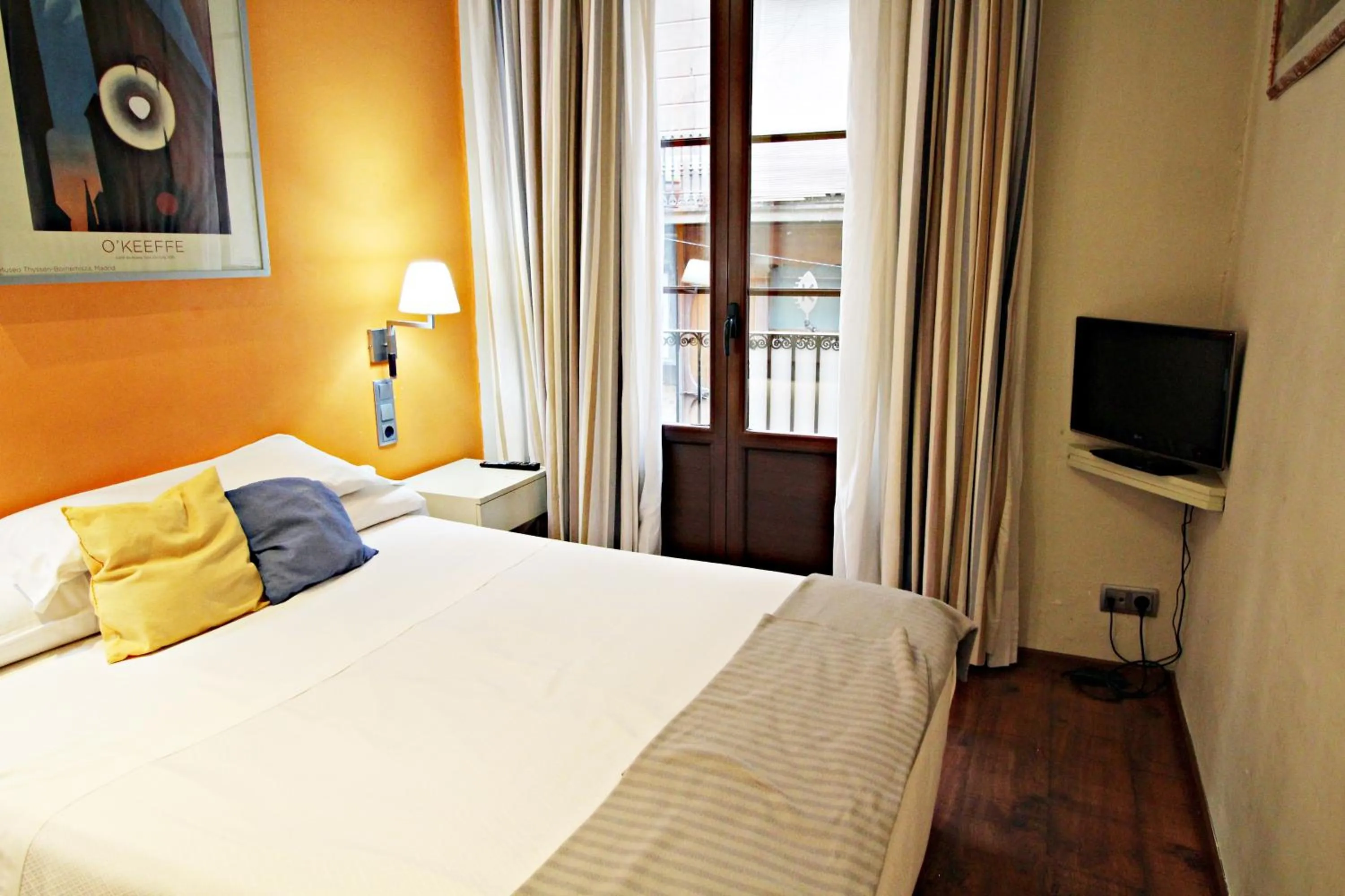 Bed in Hotel Annex - Rey Don Jaime I