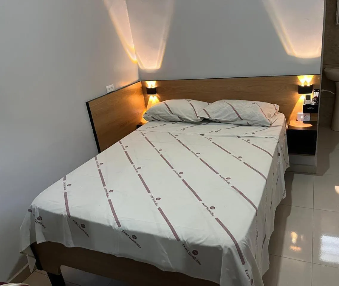 Hotel Tropicália próximo a 25 de março , Brás e Bom Retiro "Com estacionamento conveniado ao lado do hotel"