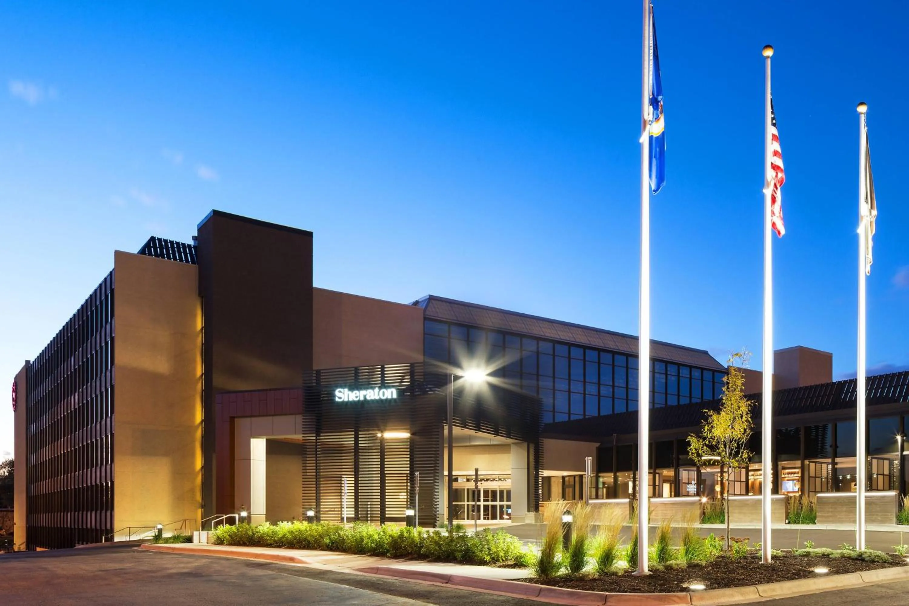 Property building in Sheraton Bloomington