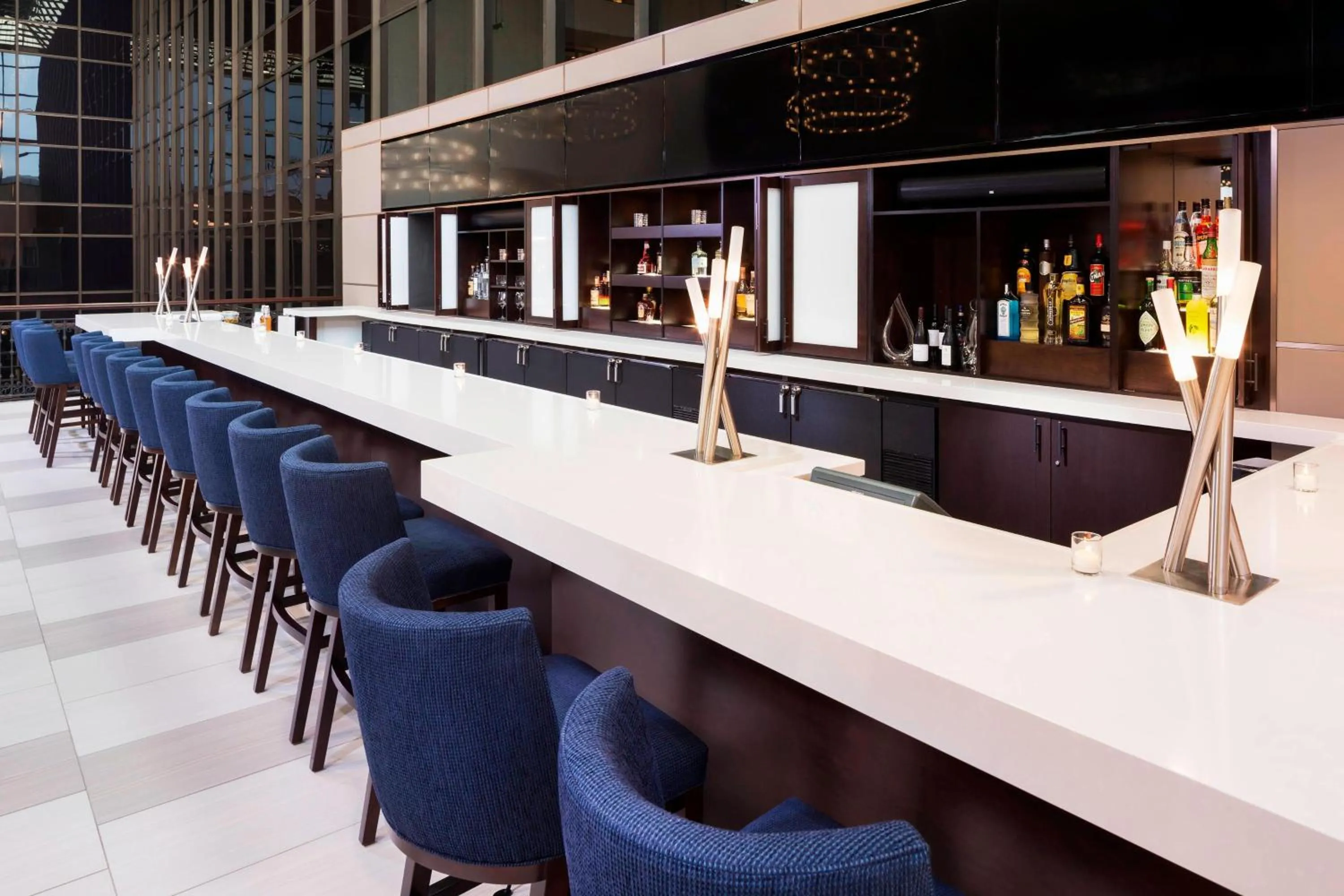 Lounge or bar in Sheraton Bloomington