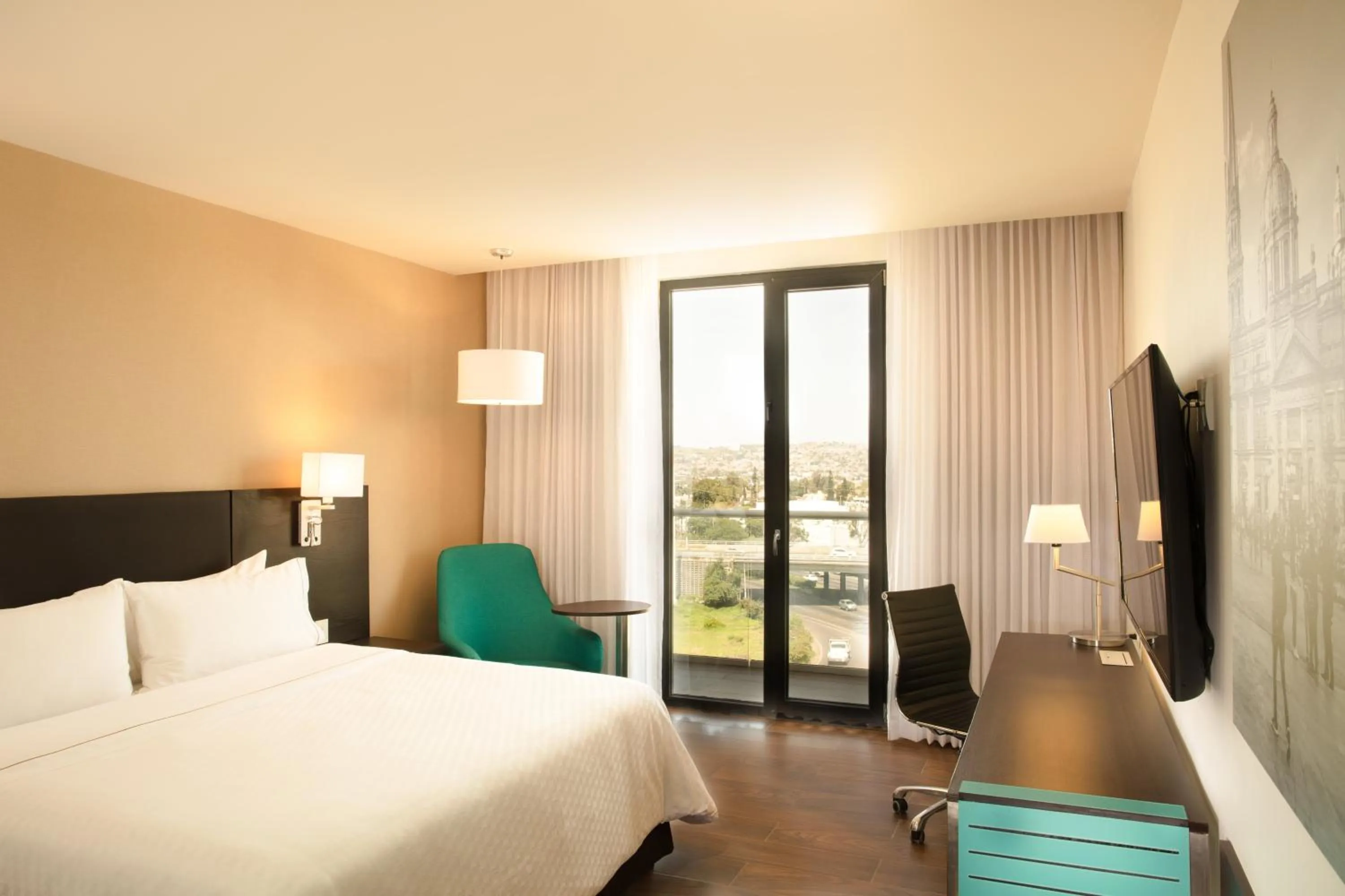 Photo of the whole room, Bed in Fiesta Inn Guadalajara Aeropuerto