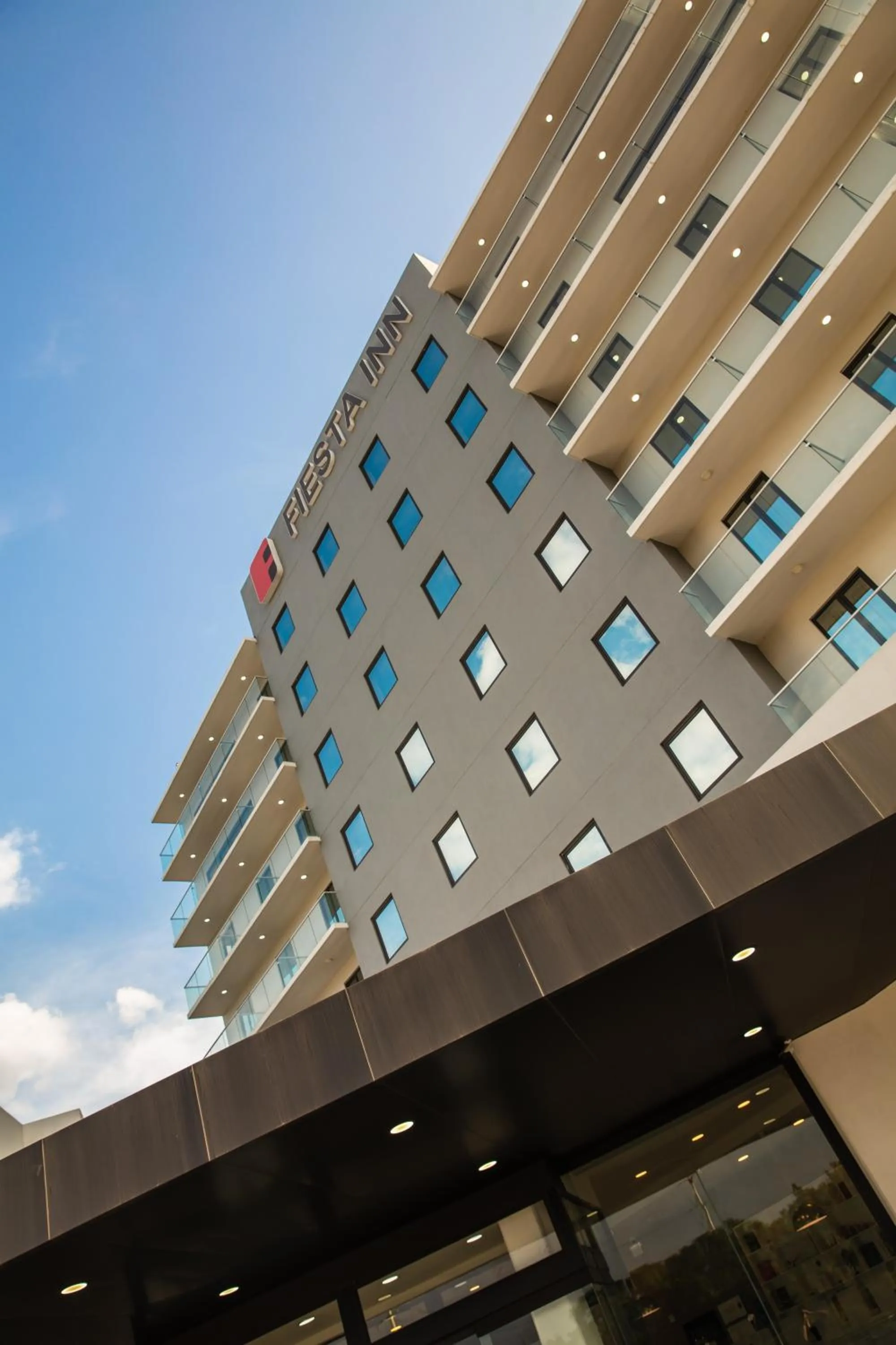 Property building in Fiesta Inn Guadalajara Aeropuerto