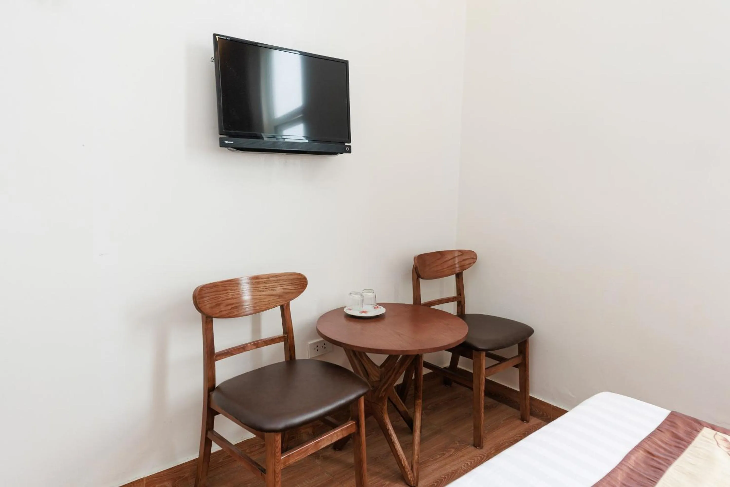 Bedroom, Bed in OYO 472 Lenka Hotel