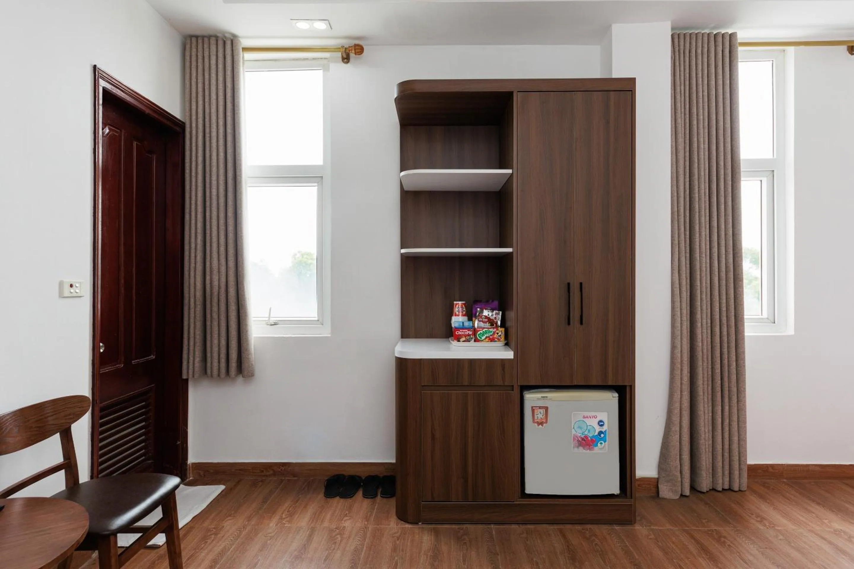 Bedroom in OYO 472 Lenka Hotel