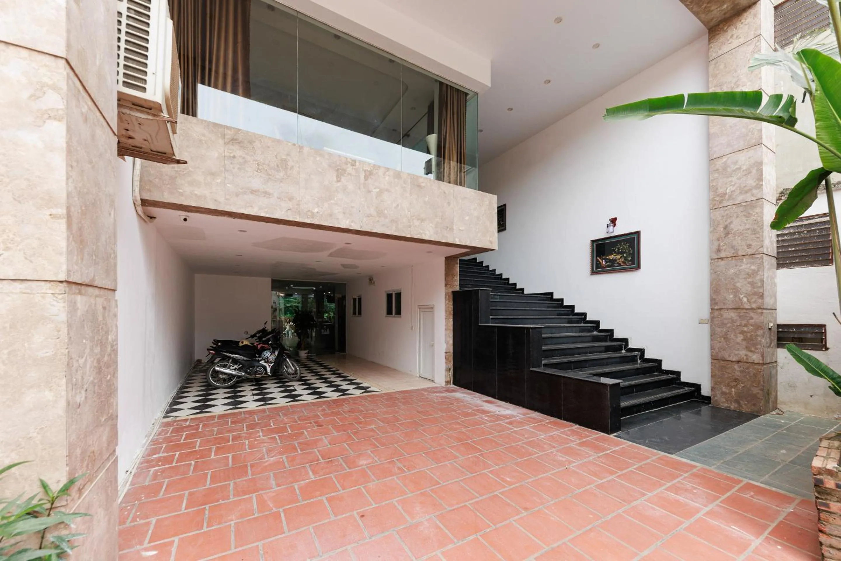 Facade/entrance in OYO 472 Lenka Hotel