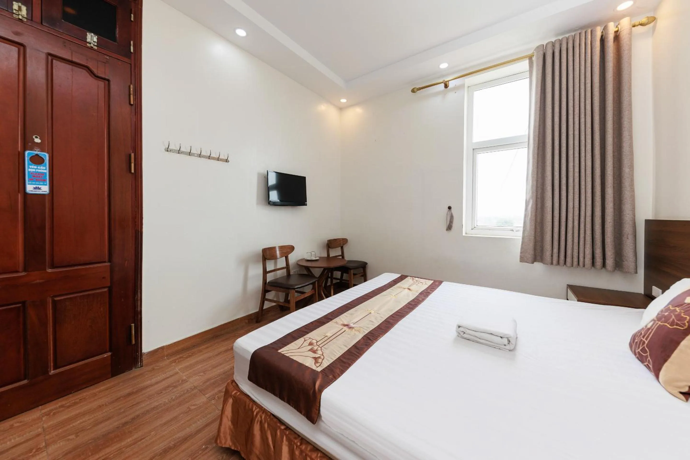 Bedroom, Bed in OYO 472 Lenka Hotel