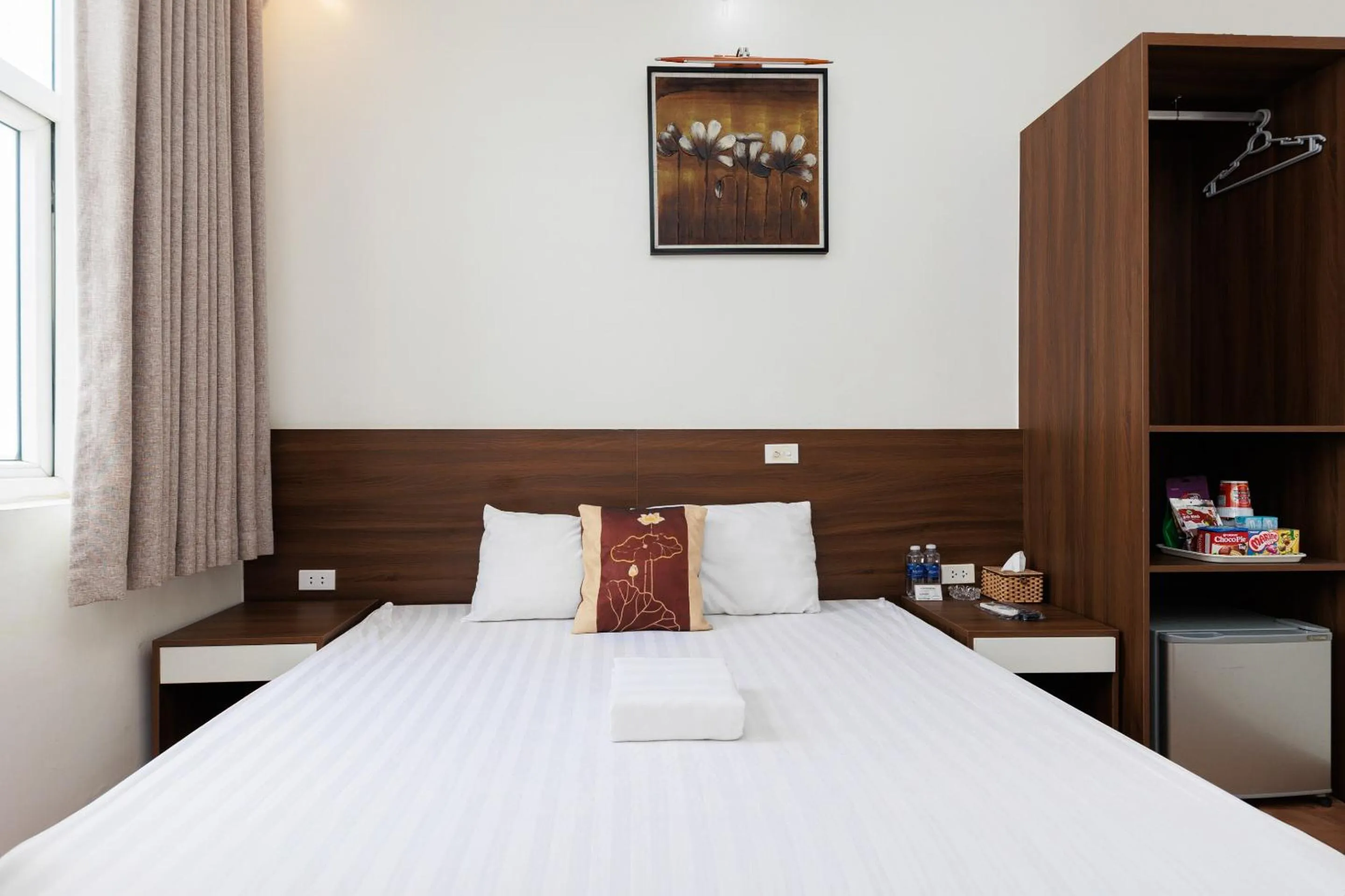 Bedroom, Bed in OYO 472 Lenka Hotel