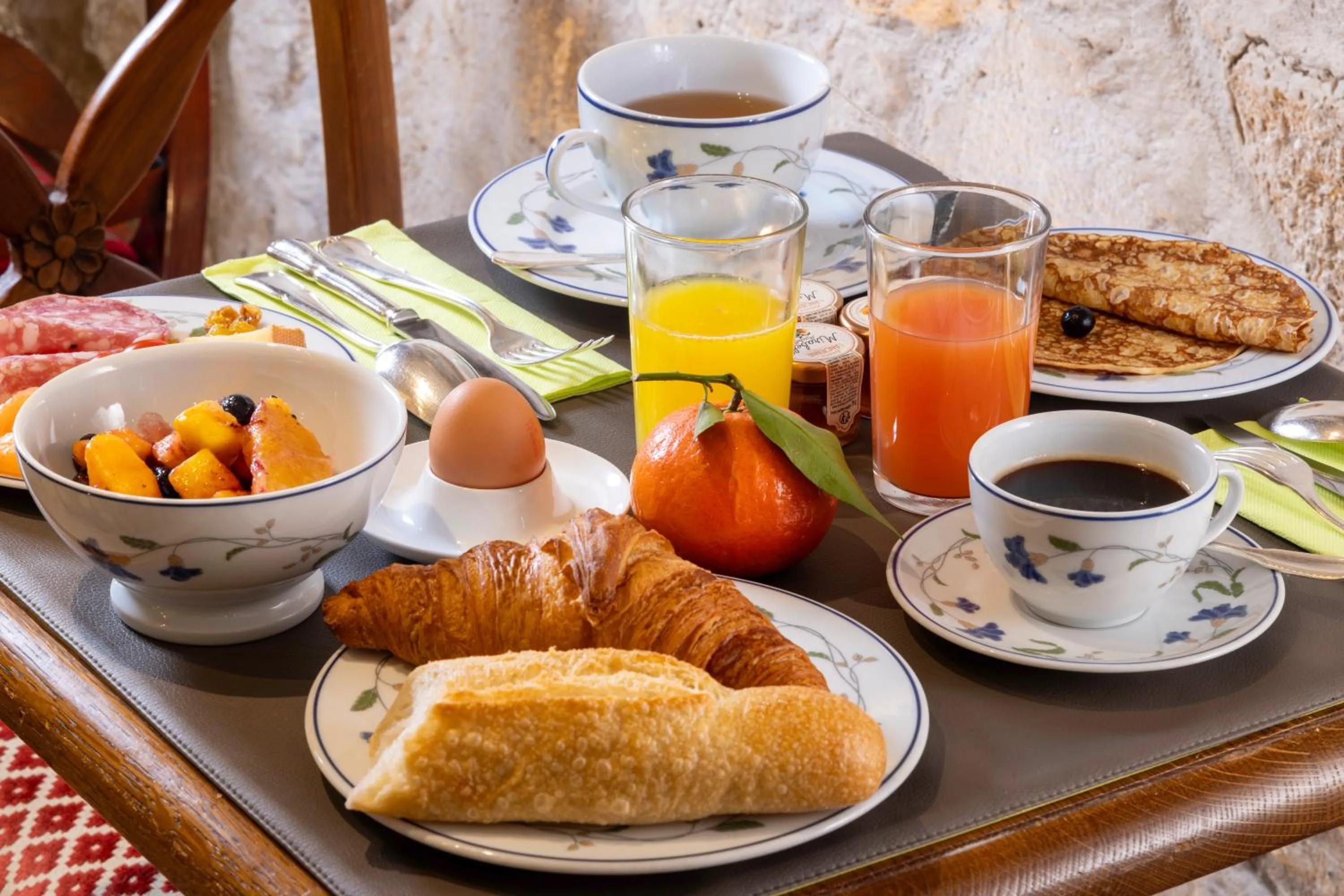 Breakfast in Hôtel Le Relais des Halles