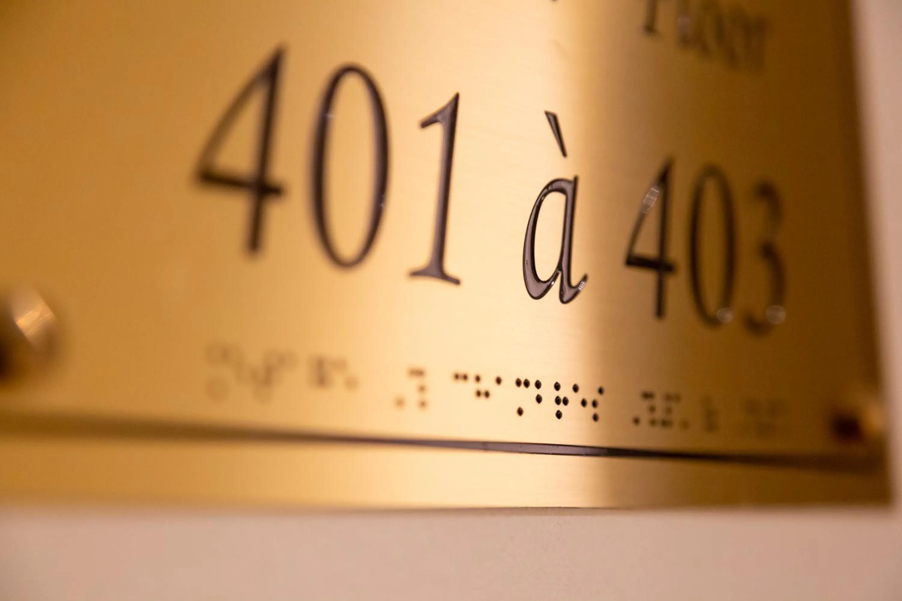 Logo/Certificate/Sign in Hôtel Le Relais des Halles