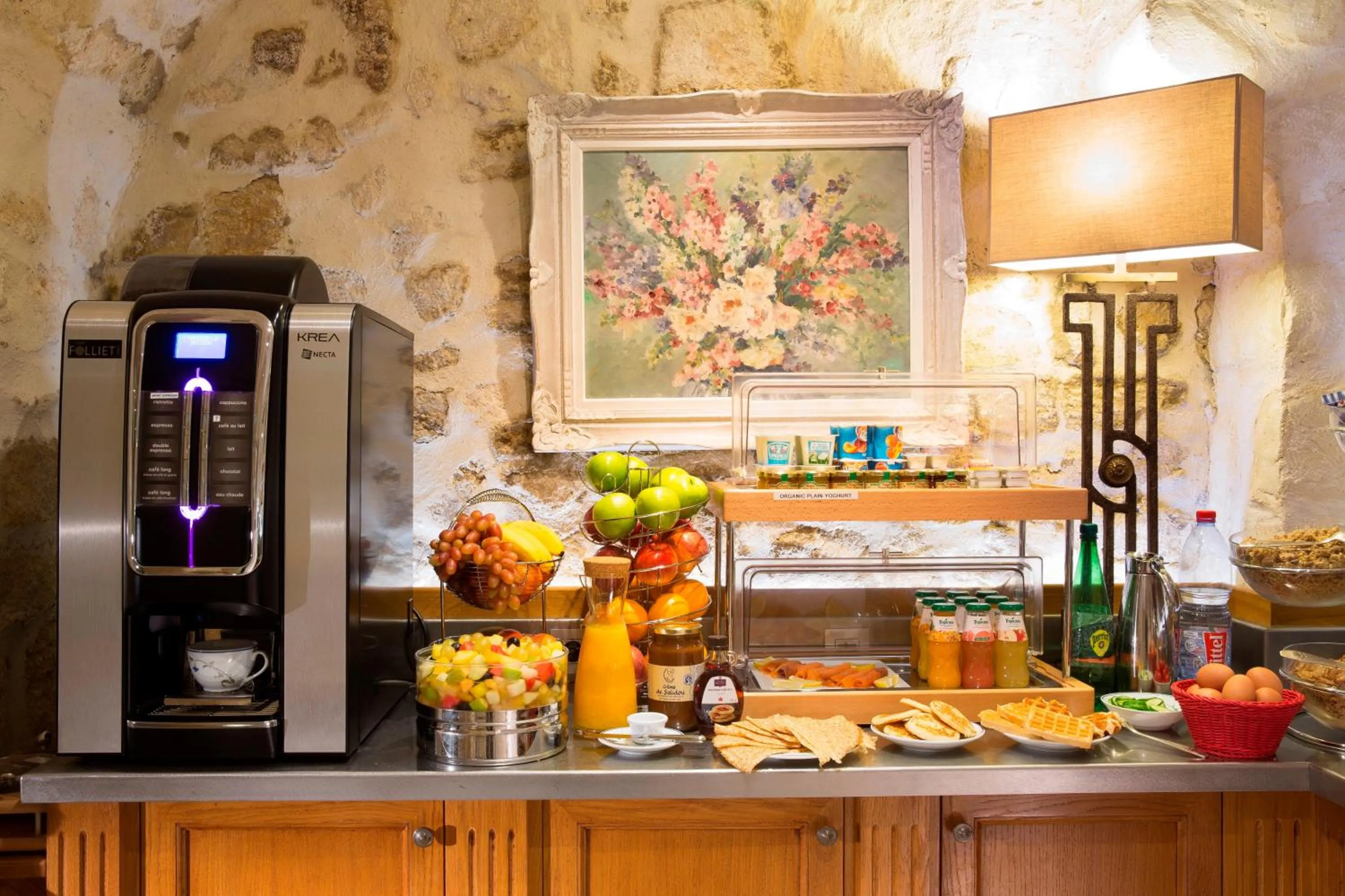 Food and drinks in Hôtel Le Relais des Halles