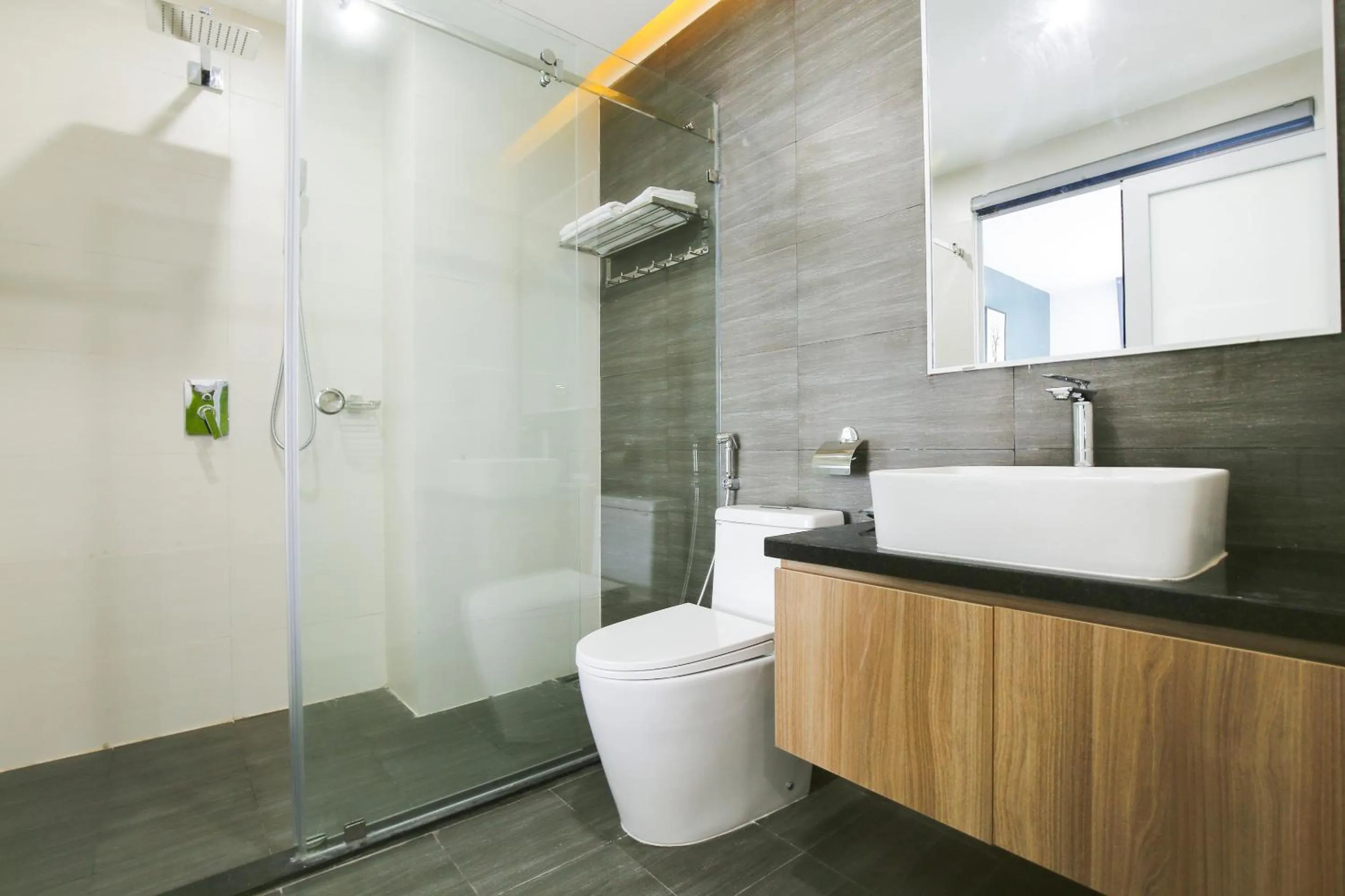 Bathroom in Suri Apartment & Hotel Danang
