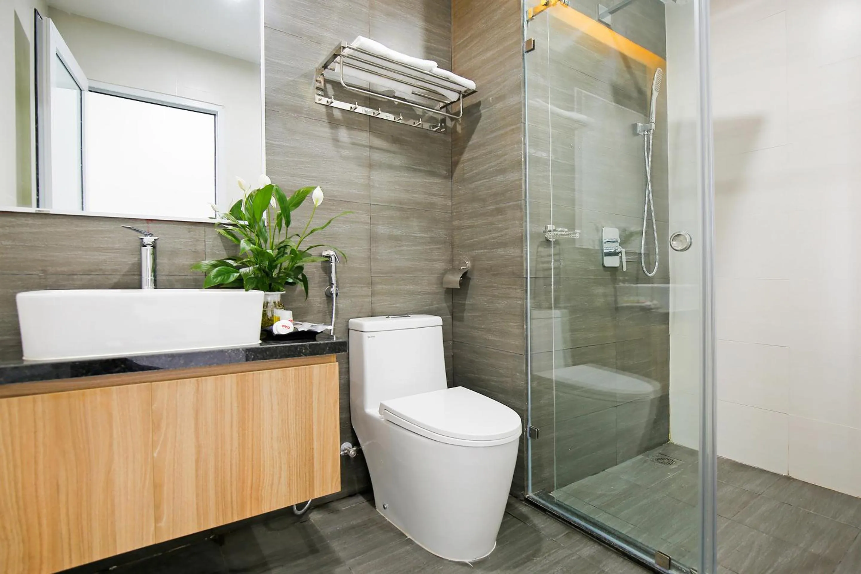 Bathroom in Suri Apartment & Hotel Danang