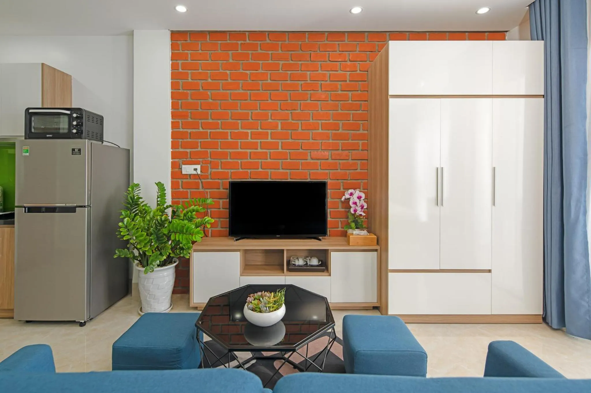 TV and multimedia in Suri Apartment & Hotel Danang