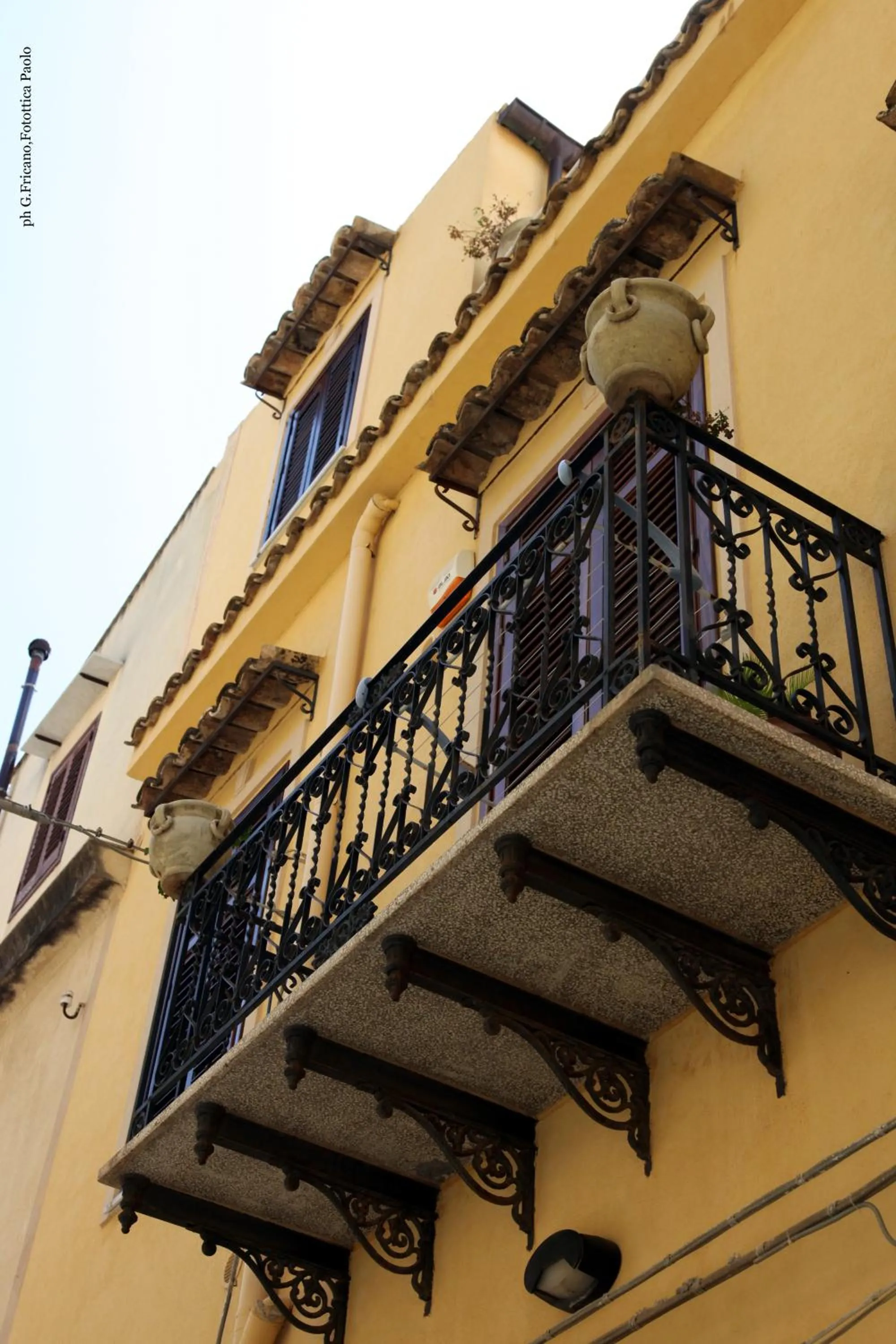 Facade/entrance in Donna Lia