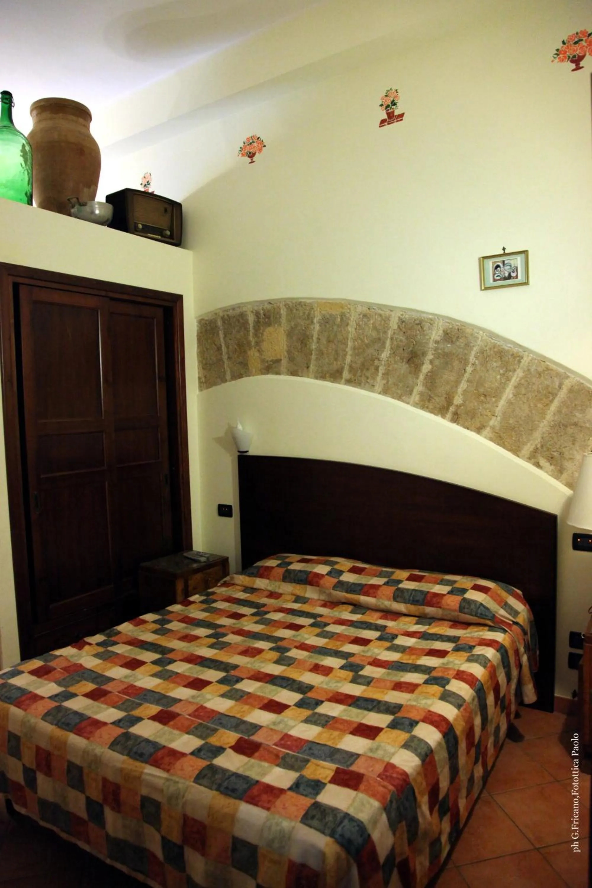 Decorative detail, Bed in Donna Lia