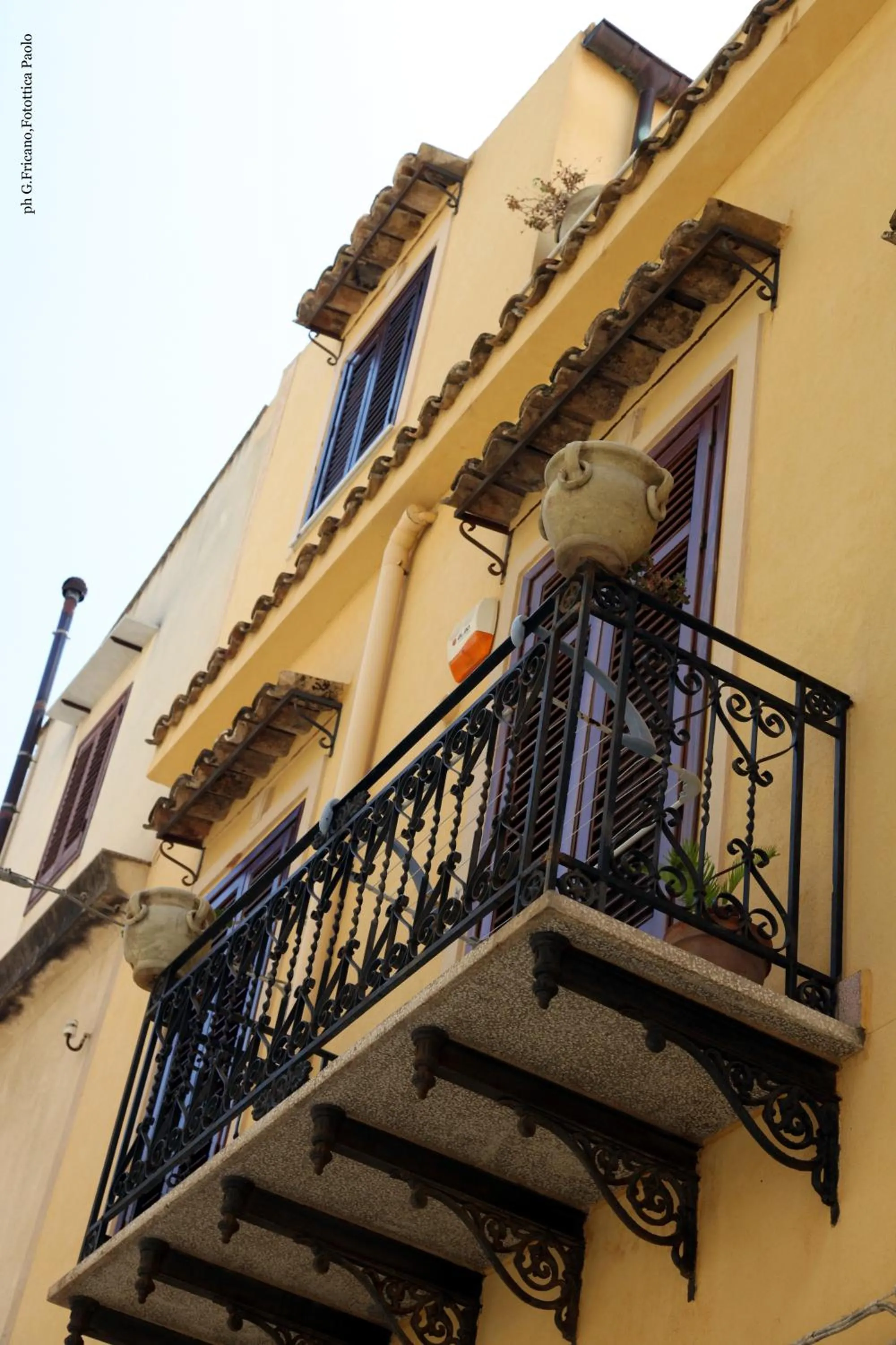 Facade/entrance in Donna Lia