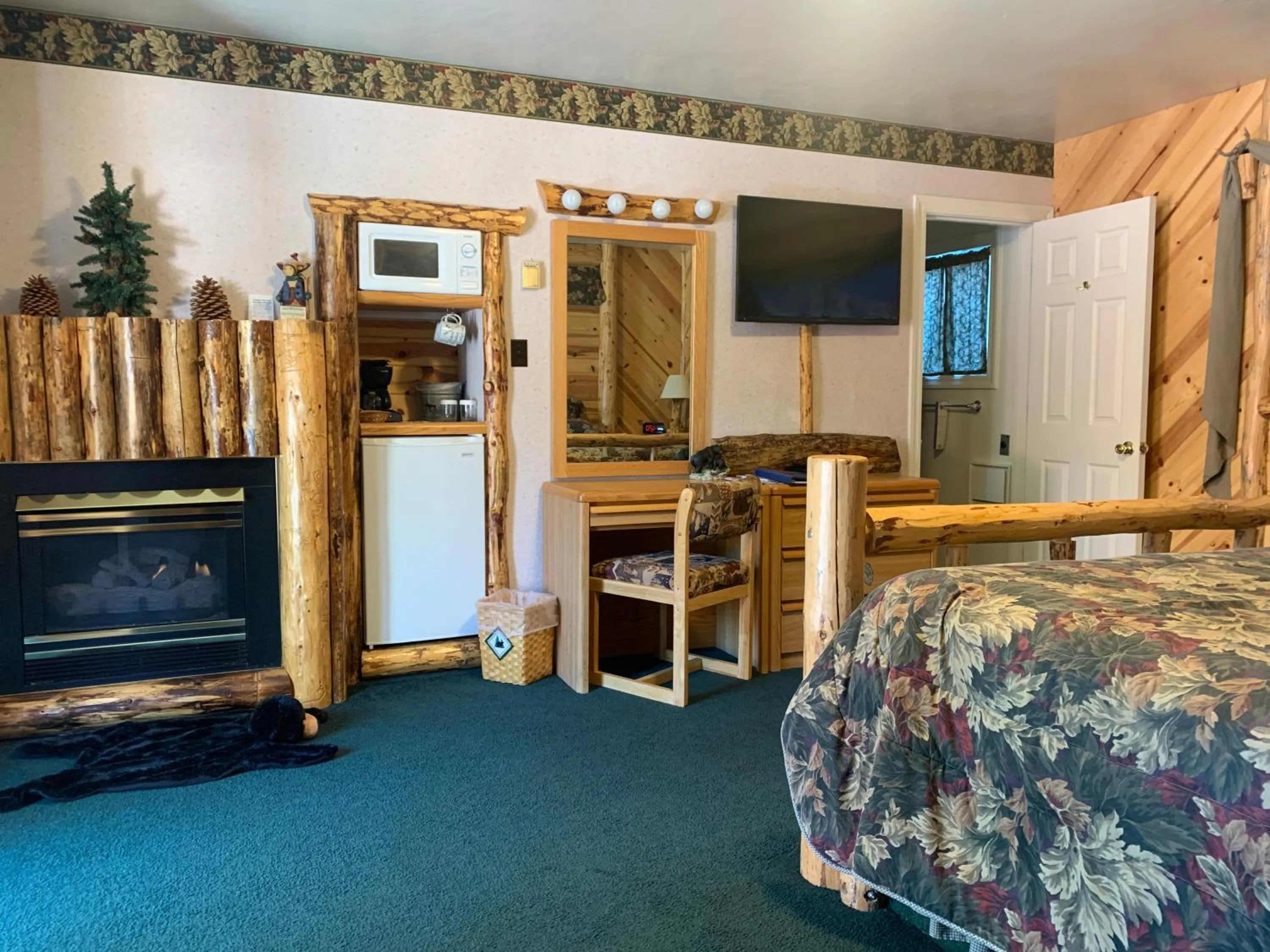 Bed in Tahoe Valley Lodge