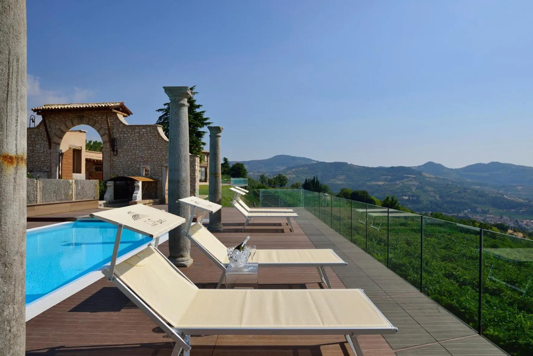 Bed in Tenuta Le Cave