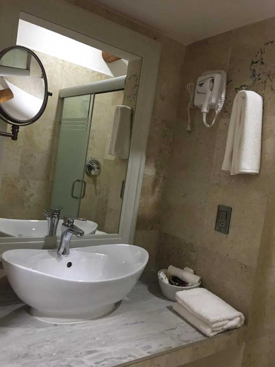 Shower in Hotel Concierge Flor y Canto