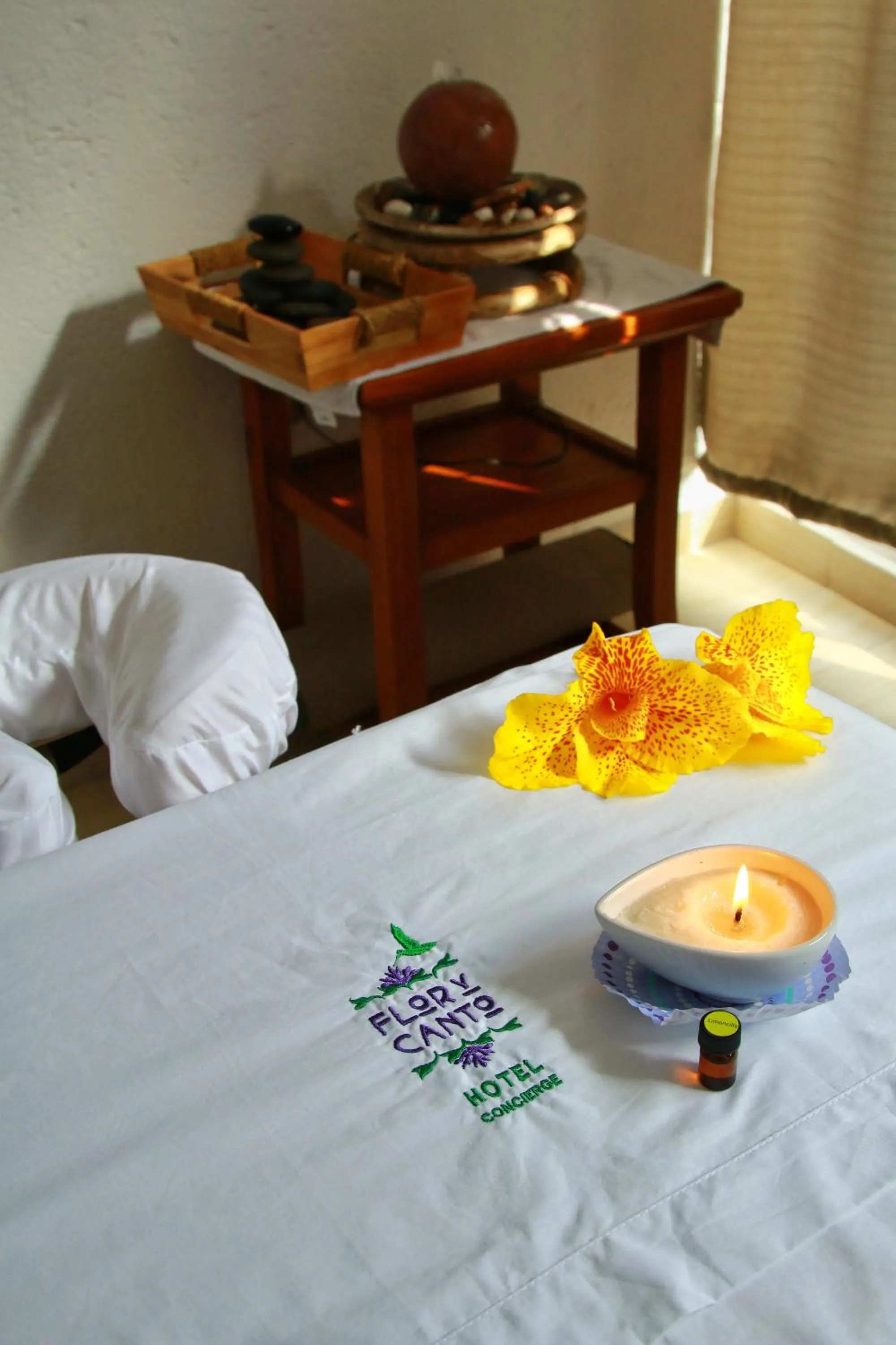 Massage, Bed in Hotel Concierge Flor y Canto