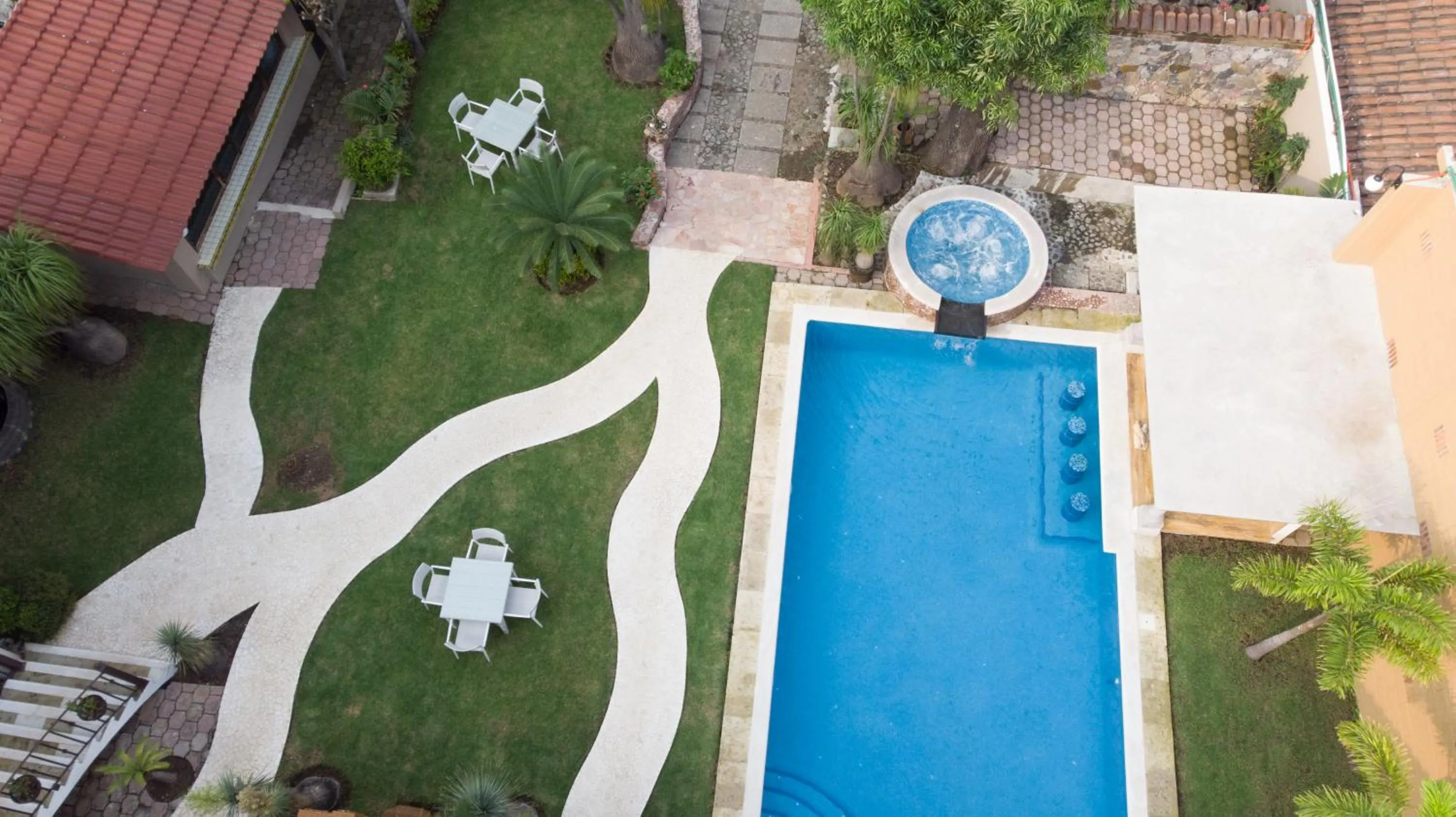 Garden view in Hotel Concierge Flor y Canto