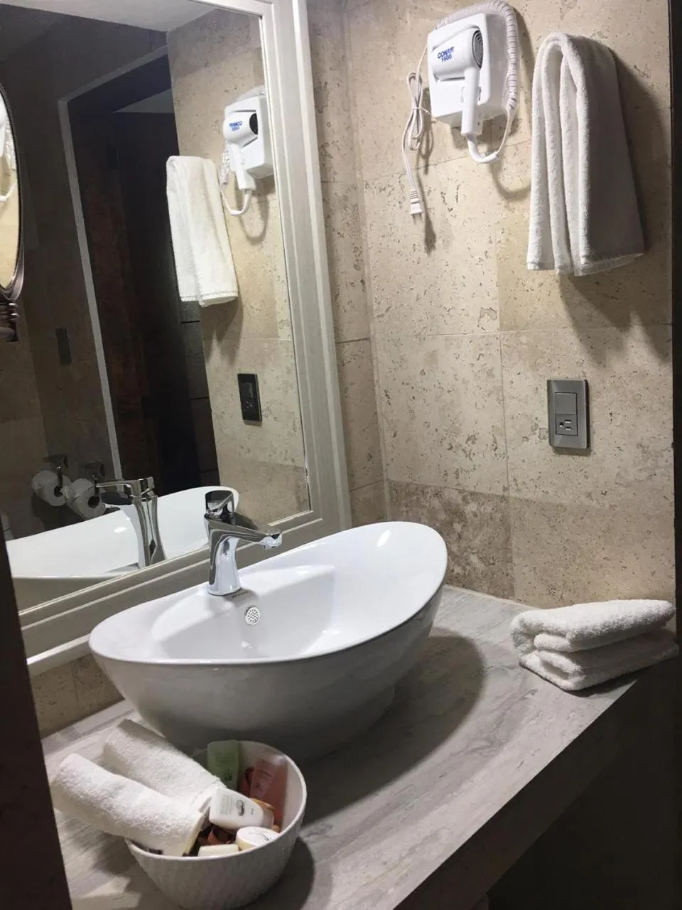 Shower in Hotel Concierge Flor y Canto