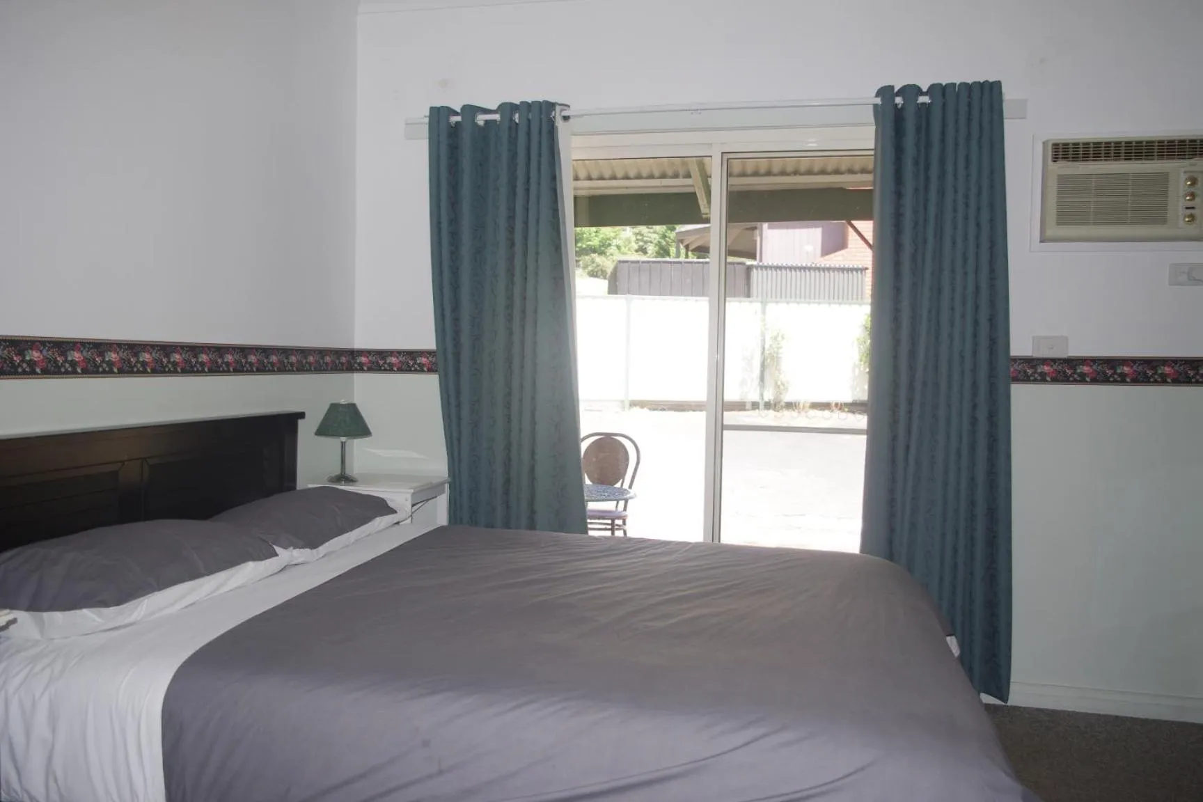 Bed in Halls Gap Tavern