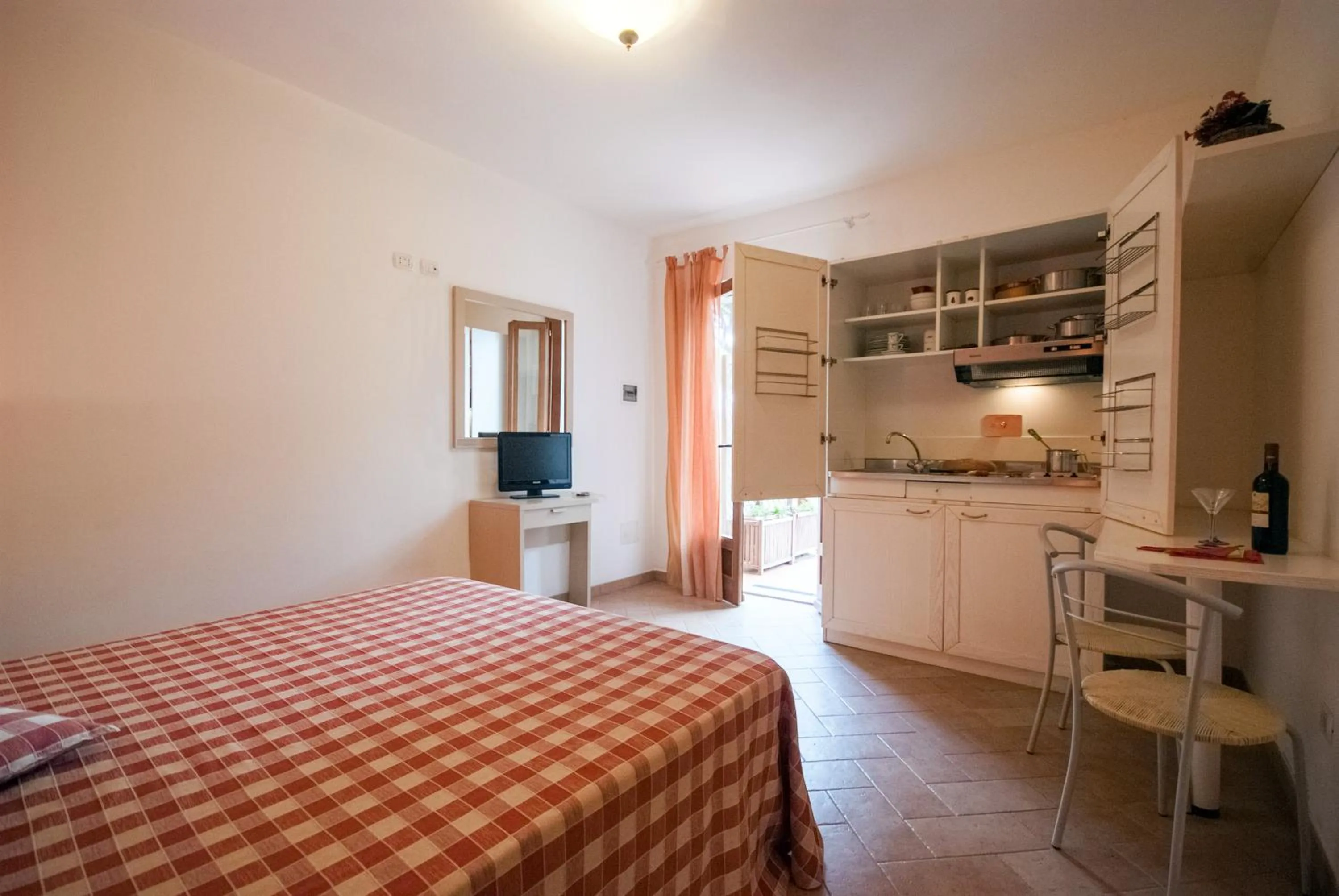 Photo of the whole room, Bed in Residence Le Grazie Est