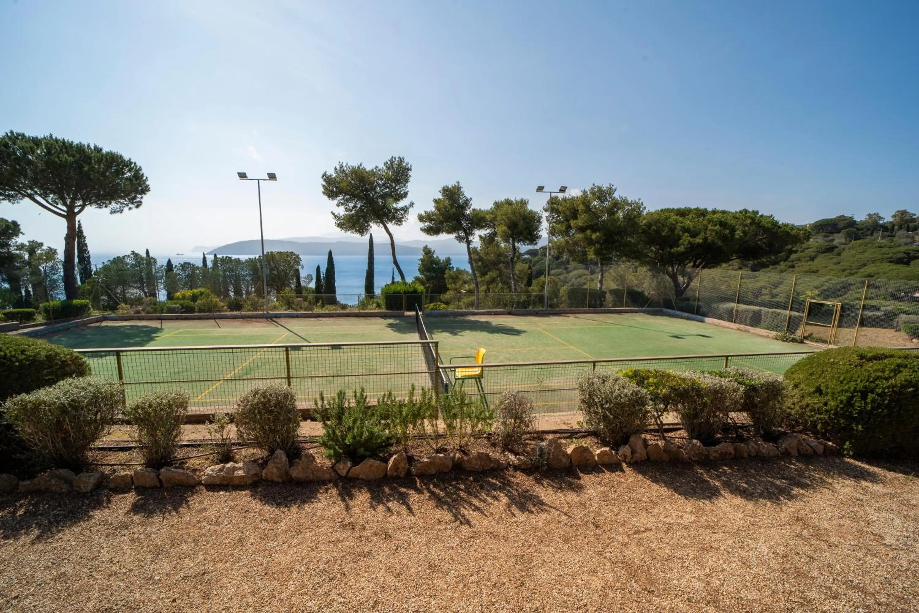 Tennis court in Residence Le Grazie Est
